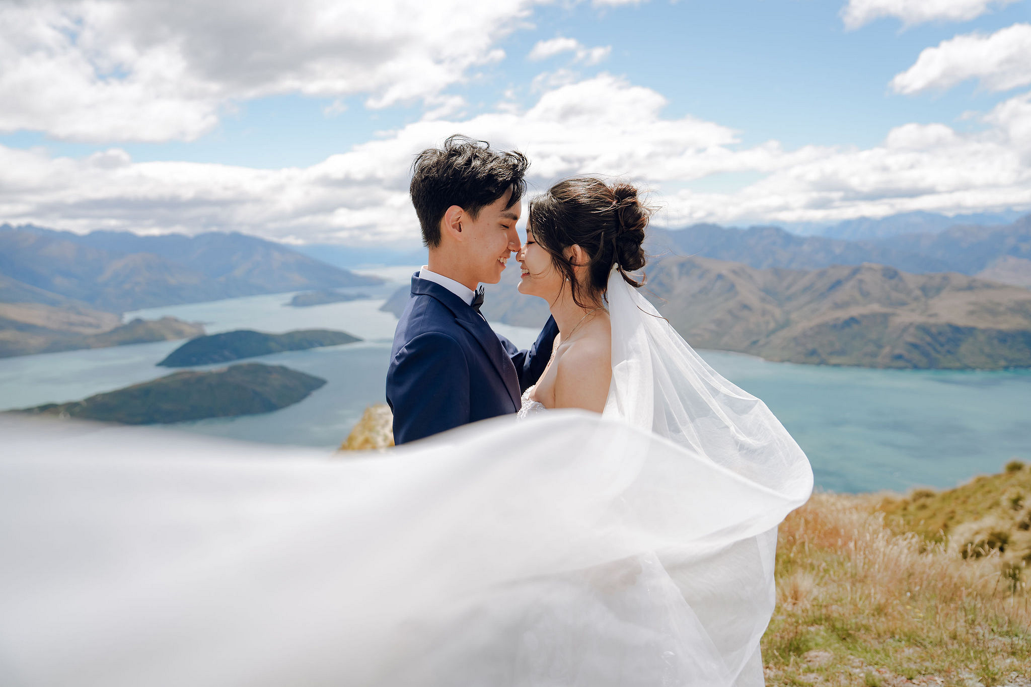 New Zealand Pre-Wedding Photoshoot | Coromandel Peak, Queenstown Highway & Alpaca Farm at Coromandel Peak pre-wedding photo