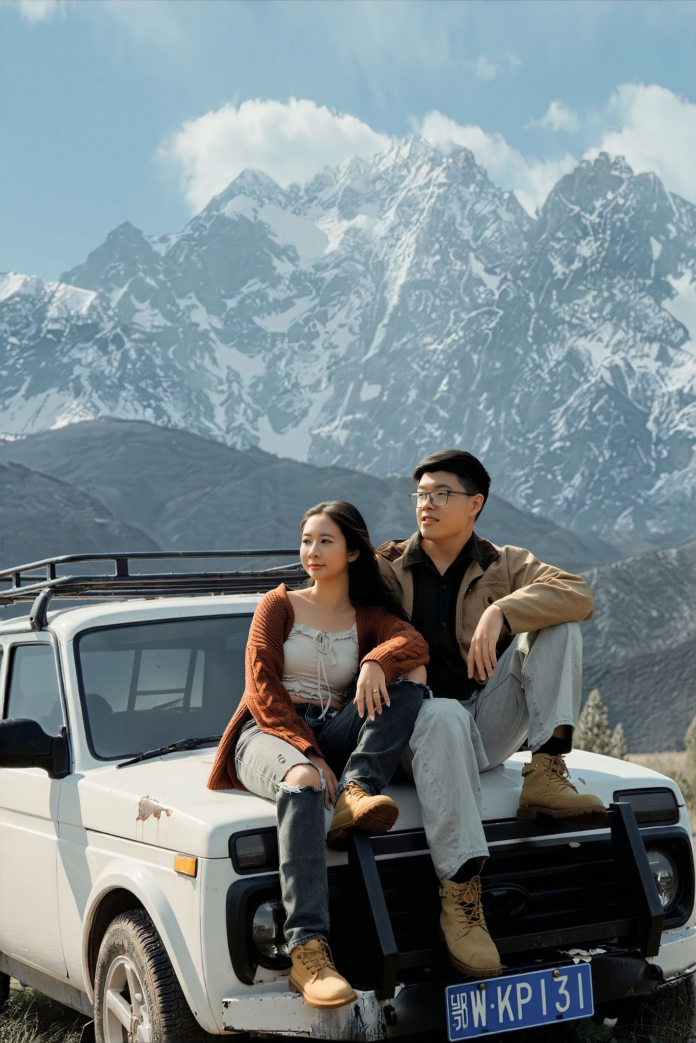 Lijiang, Yunnan Pre-Wedding Photoshoot | Spruce Meadow, Blue Moon Valley, Yulong Snow Mountain & Shuhe Ancient Town at Yulong Snow Mountain pre-wedding photo