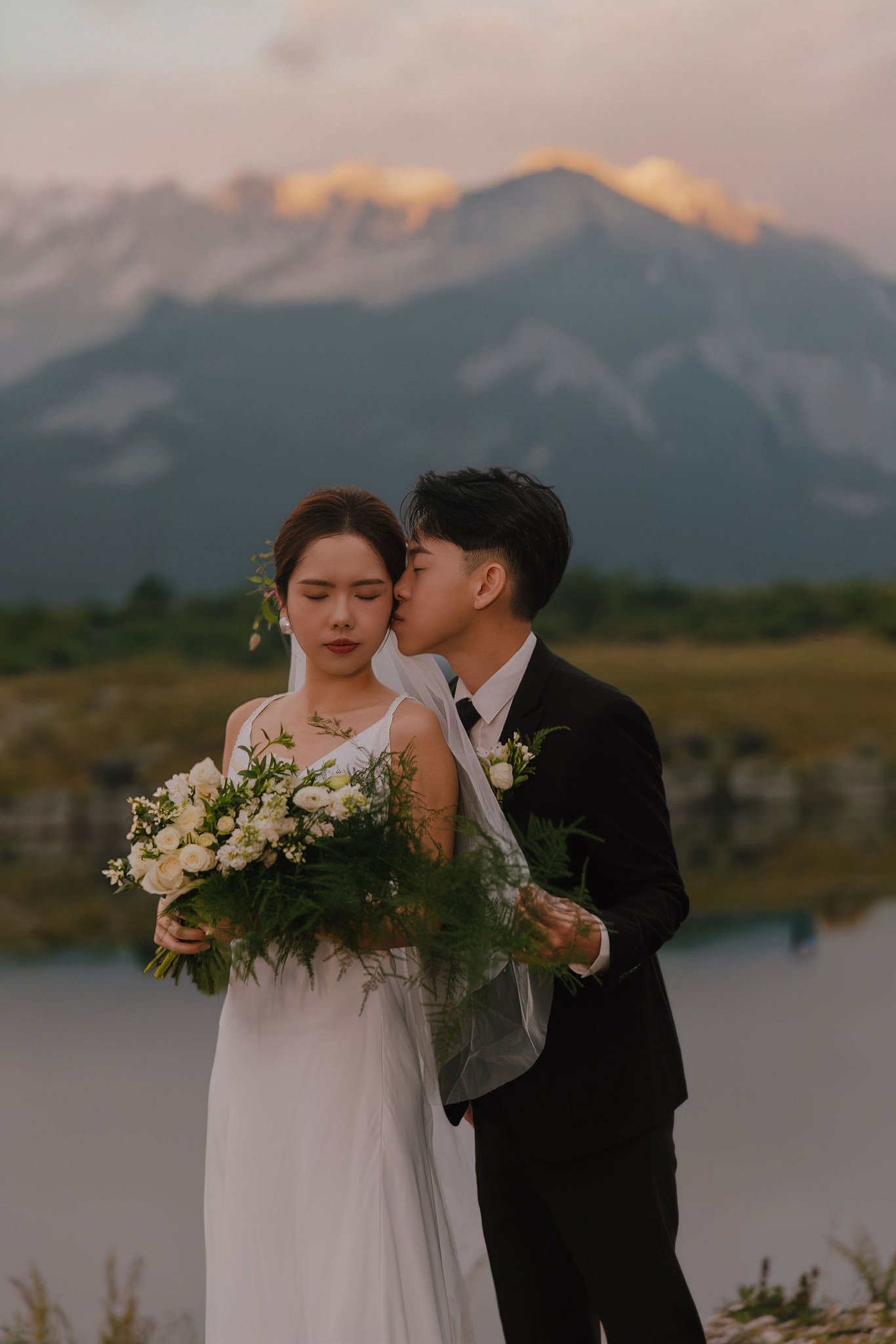 Yunnan Pre-Wedding Photoshoot Lijiang Dragon Jade Mountain Tribal Experience Ancient Town Hanfu at Jade Dragon Snow Mountain pre-wedding photo
