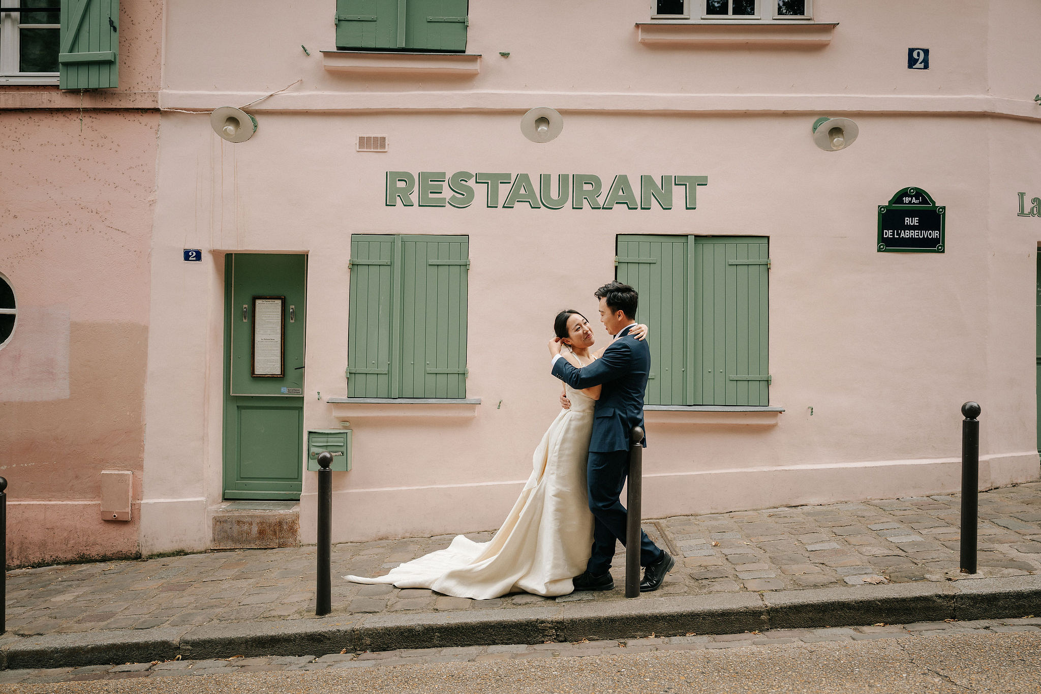 Paris Pre-Wedding Photoshoot | Place du Trocadéro, Bir-Hakeim Bridge, Louvre Pyramid, Tuileries Garden & Montmartre at Montmartre pre-wedding photo