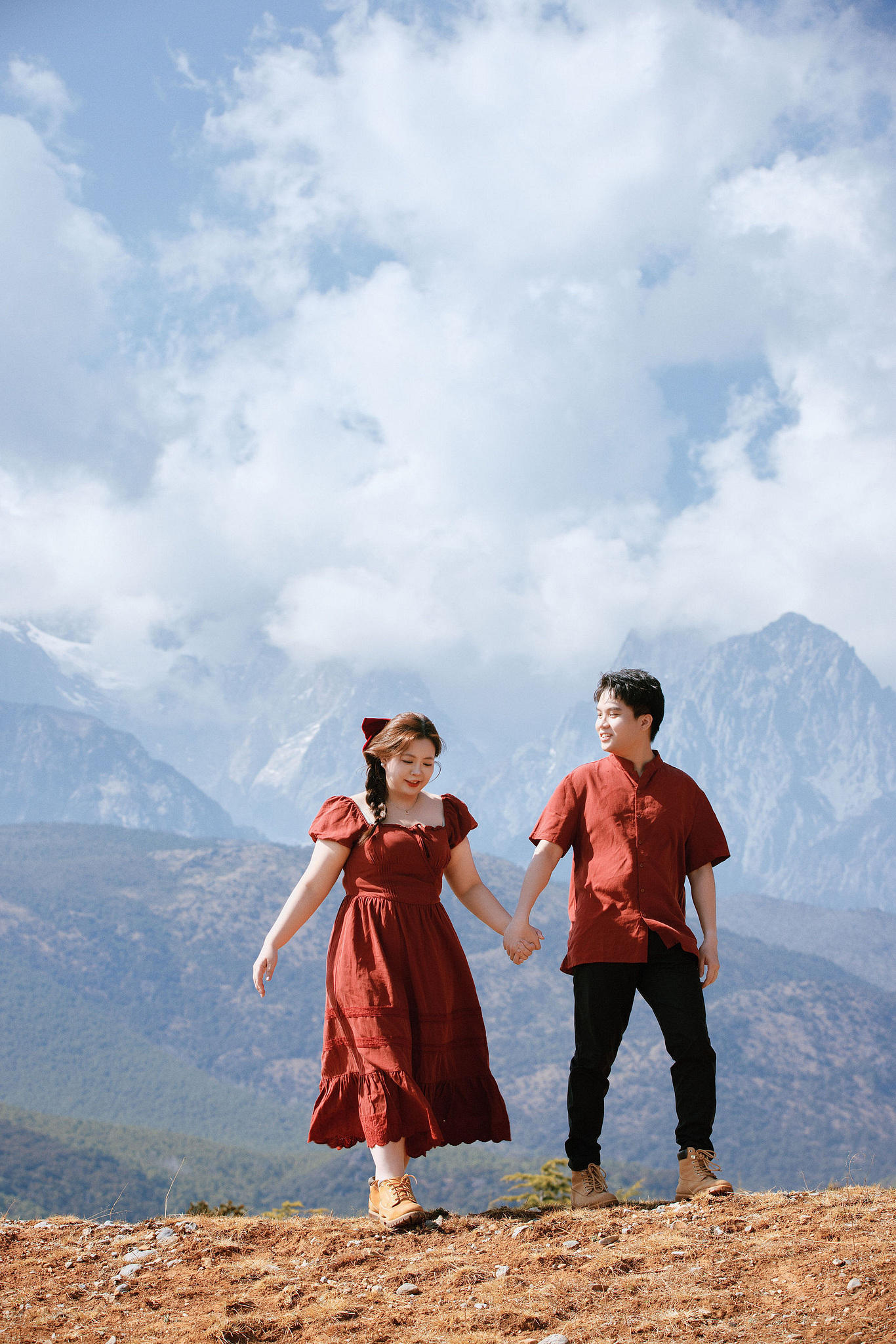 Lijiang Pre-Wedding Photoshoot | Spruce Meadow, Blue Moon Valley & Alpine Lake at Natural Lake pre-wedding photo