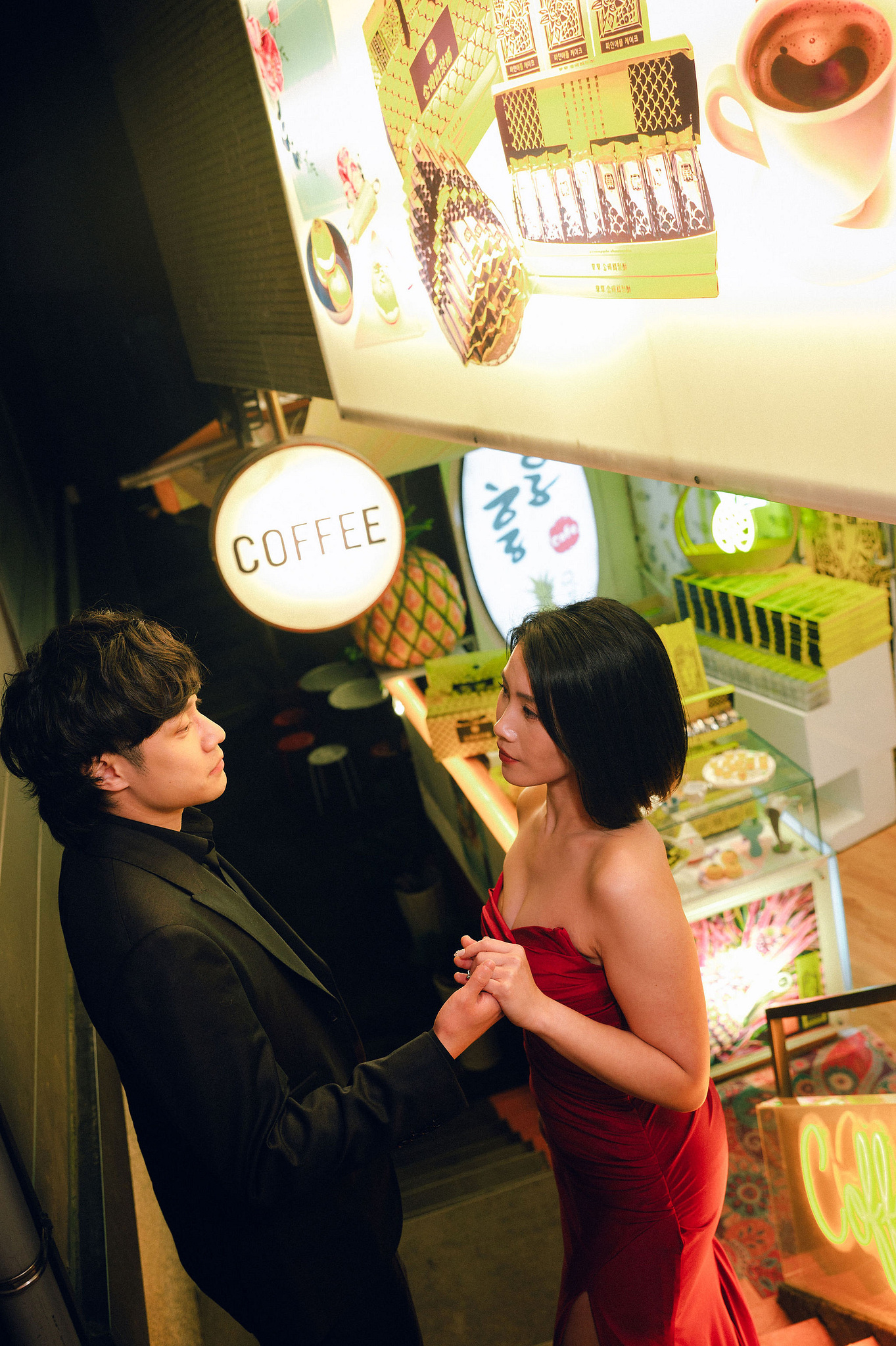 Taiwan Pre-Wedding Photoshoot | Ximending, Lengshuikeng & Jiufen at Jiufen pre-wedding photo