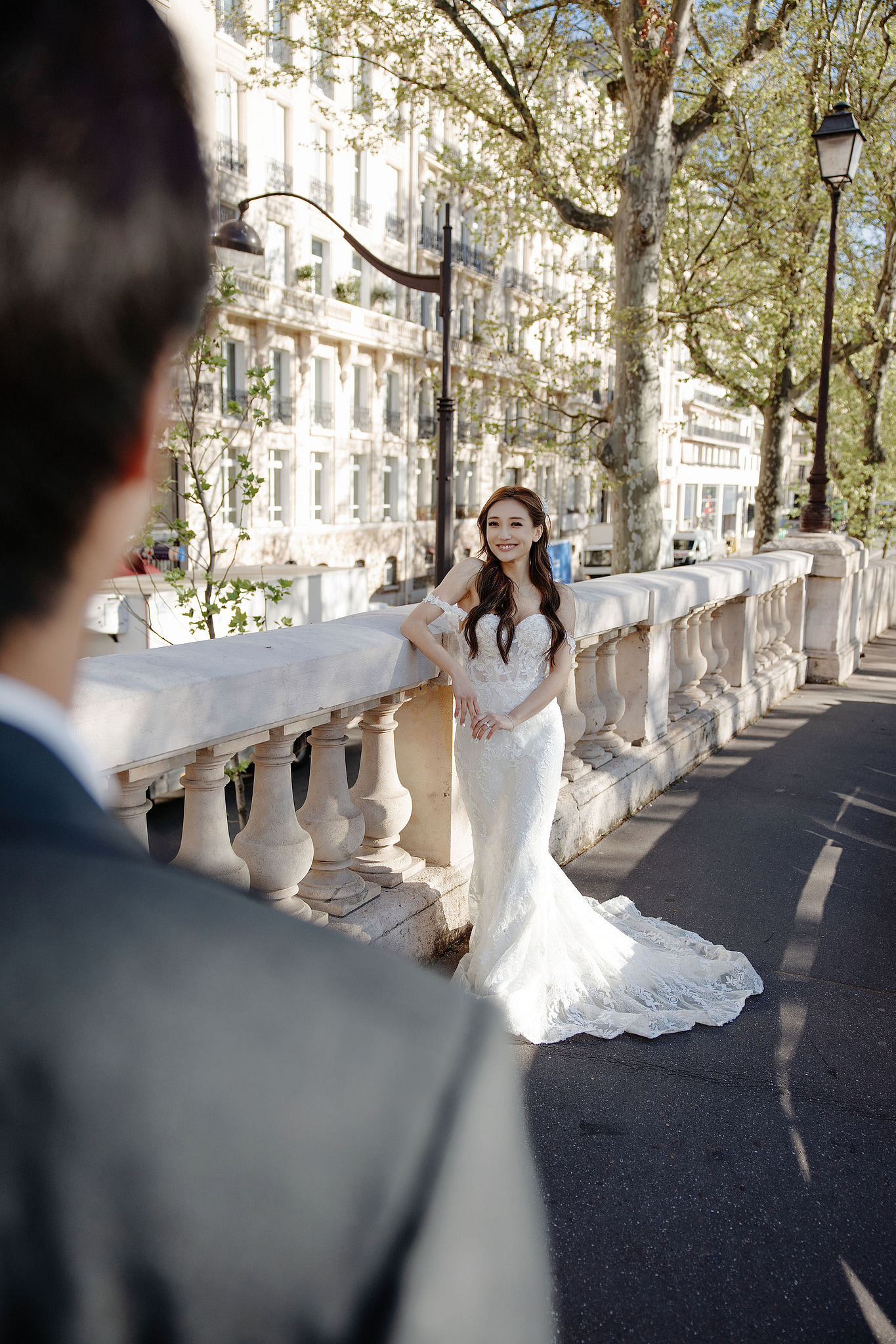 Paris Pre-Wedding Photoshoot | Place du Trocadéro, Bir-Hakeim Bridge, Sacré-Cœur Basilica, Parisian Café & Palais Royal at Bir-Hakeim Bridge pre-wedding photo