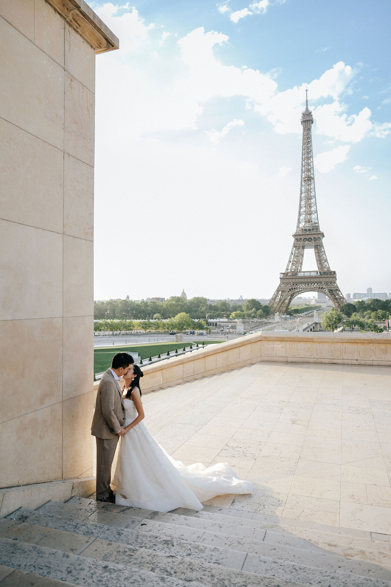 Paris Pre-Wedding Photoshoot | Place du Trocadéro, Bir-Hakeim Bridge & Parisian Streets at Place du Trocadéro pre-wedding photo