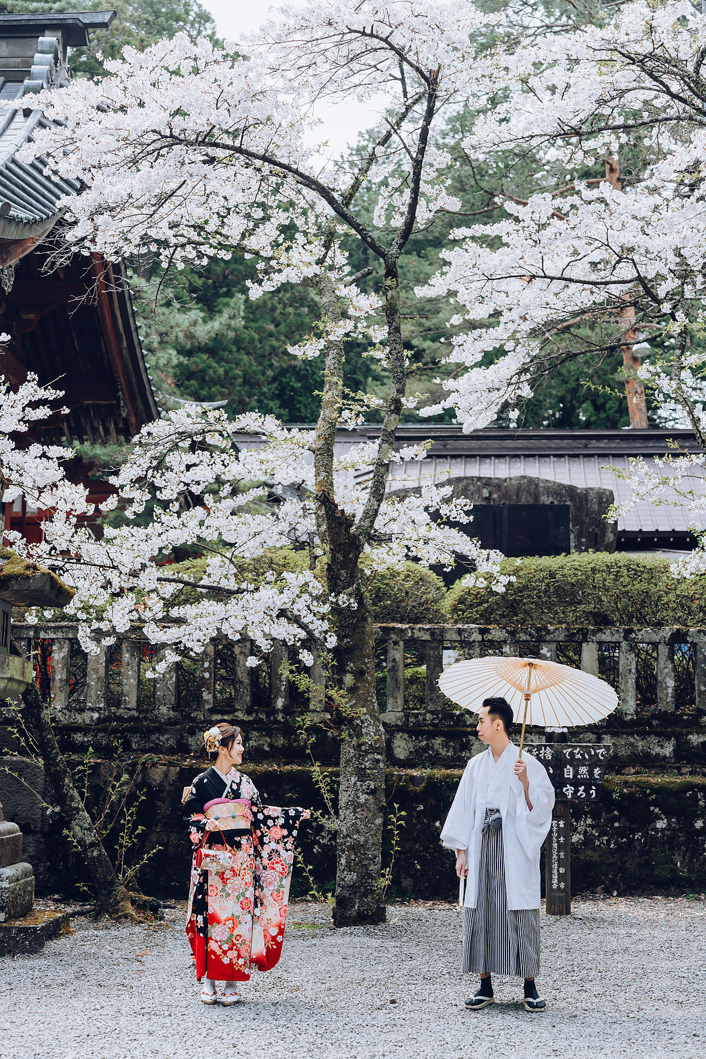 Tokyo & Mt Fuji Pre-Wedding Photoshoot | Mt Fuji Shrine, Chureito Pagoda & Lake Kawaguchiko at Mt Fuji Shrine pre-wedding photo