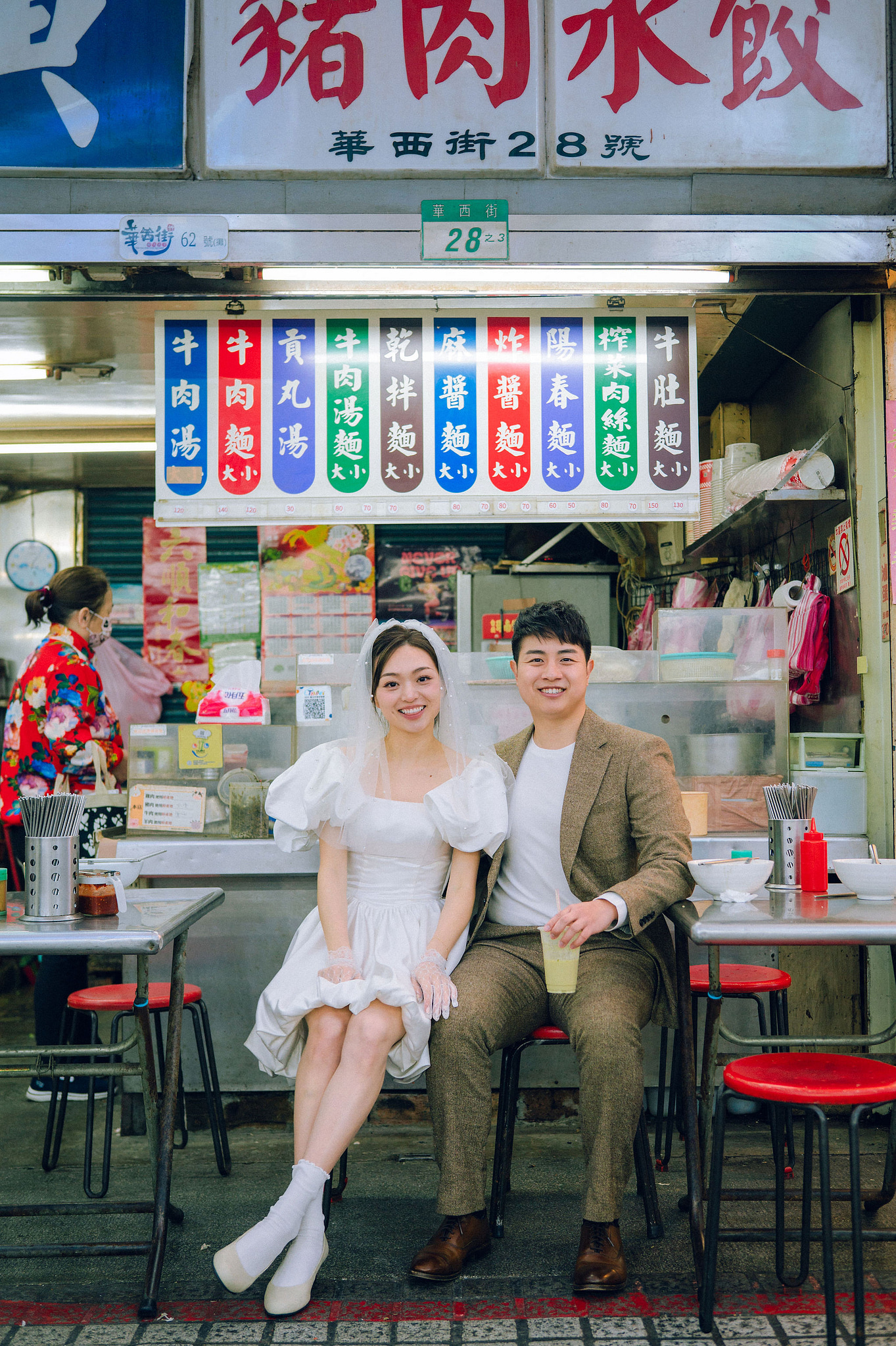 Taiwan Pre-Wedding Photoshoot | Dadaocheng, Nanjing Road & Huaxi Street at Huaxi Street pre-wedding photo
