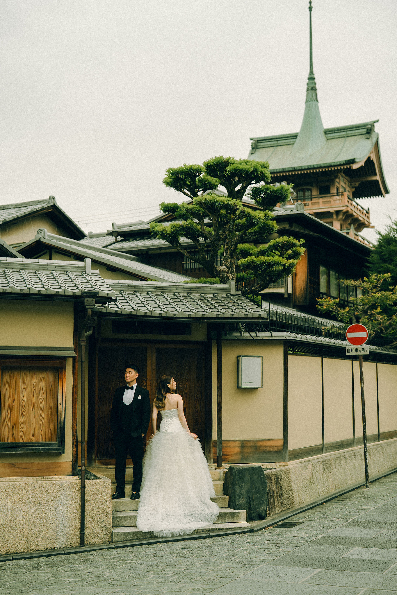 Kyoto Pre-Wedding Photoshoot | Fushimi Inari, Gion & Nara Park at Gion District & Historic Streets pre-wedding photo