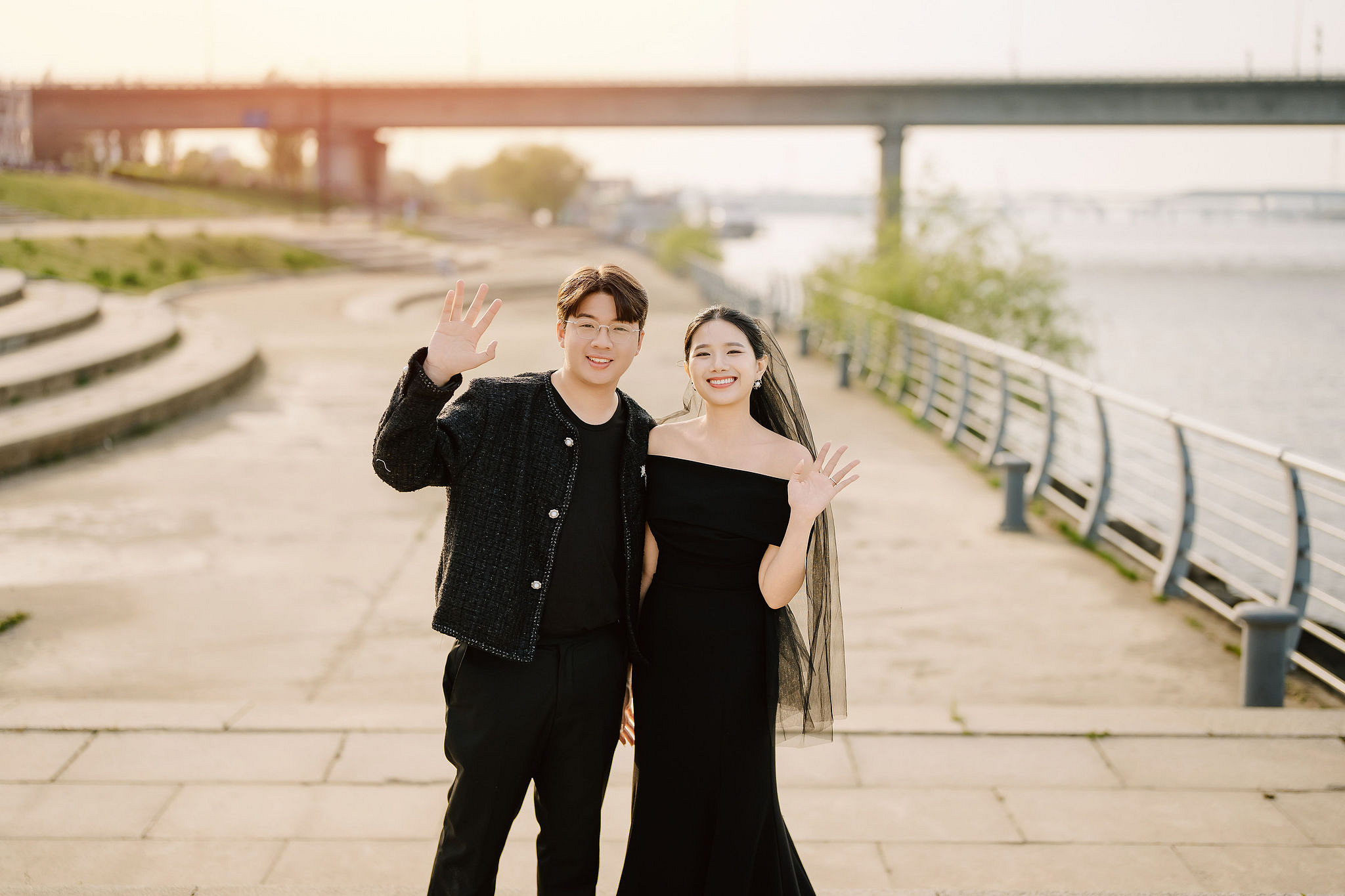 Seoul Pre-Wedding Photoshoot | Namsan, City Streets & Hangang Park at Hangang Park pre-wedding photo