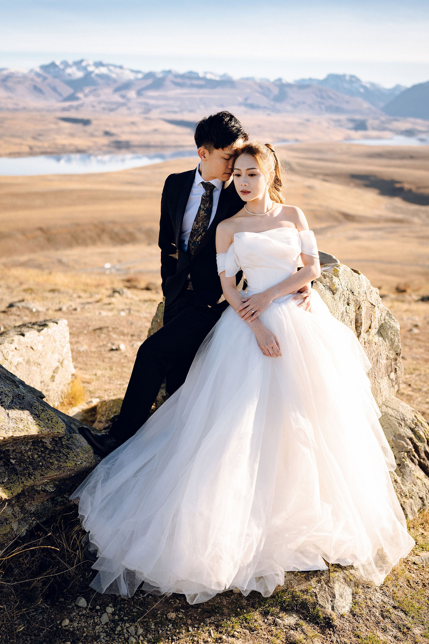 New Zealand Pre-Wedding Photoshoot | Alpaca Farm, Mt John, Lake Tekapo, Mount Cook National Park, Glacier Lake & Omarama Clay Cliffs at Alpaca Farm & Mt John pre-wedding photo