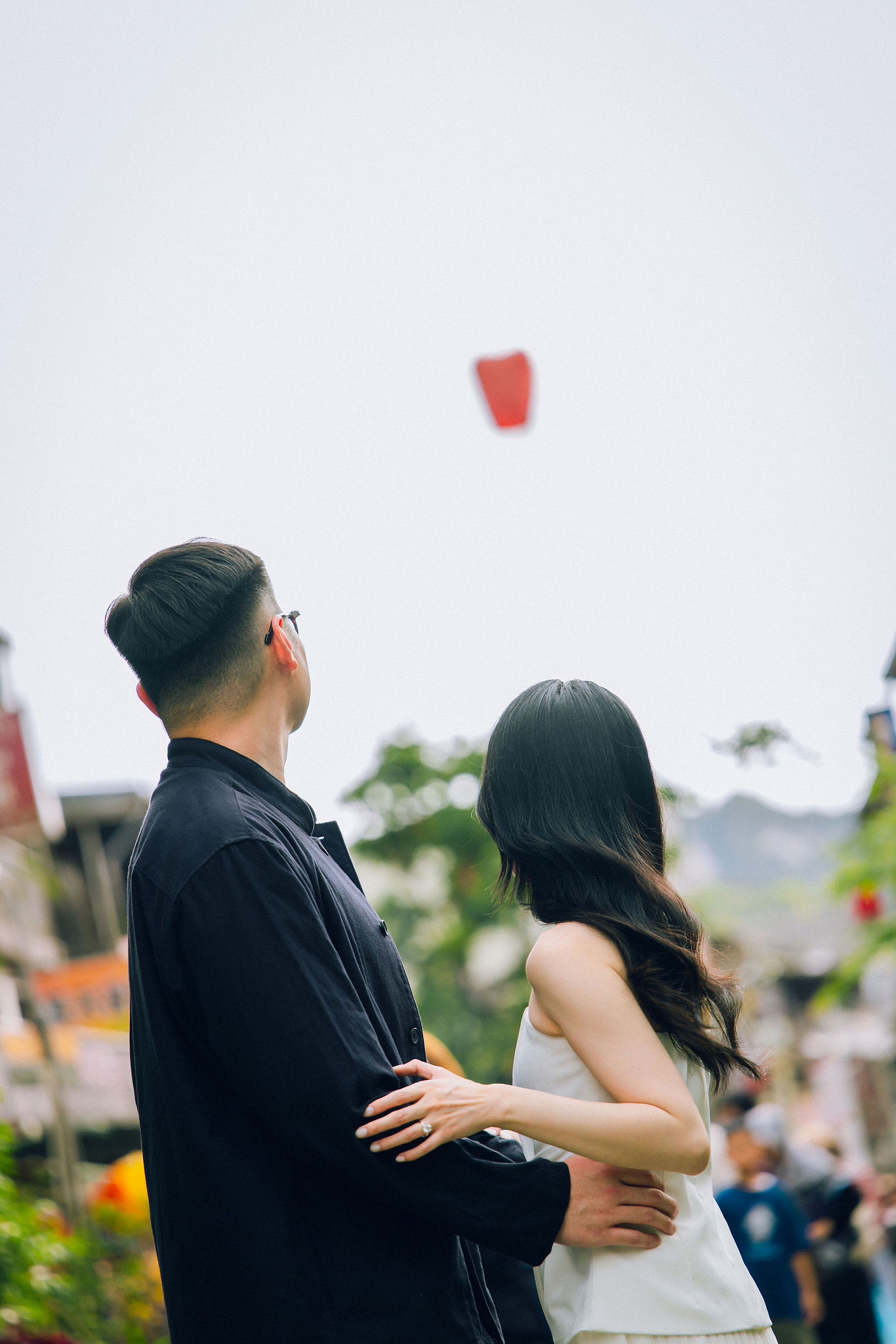 Taiwan Pre-Wedding Photoshoot | Dadaocheng, Shifen & Jiufen at Shifen pre-wedding photo