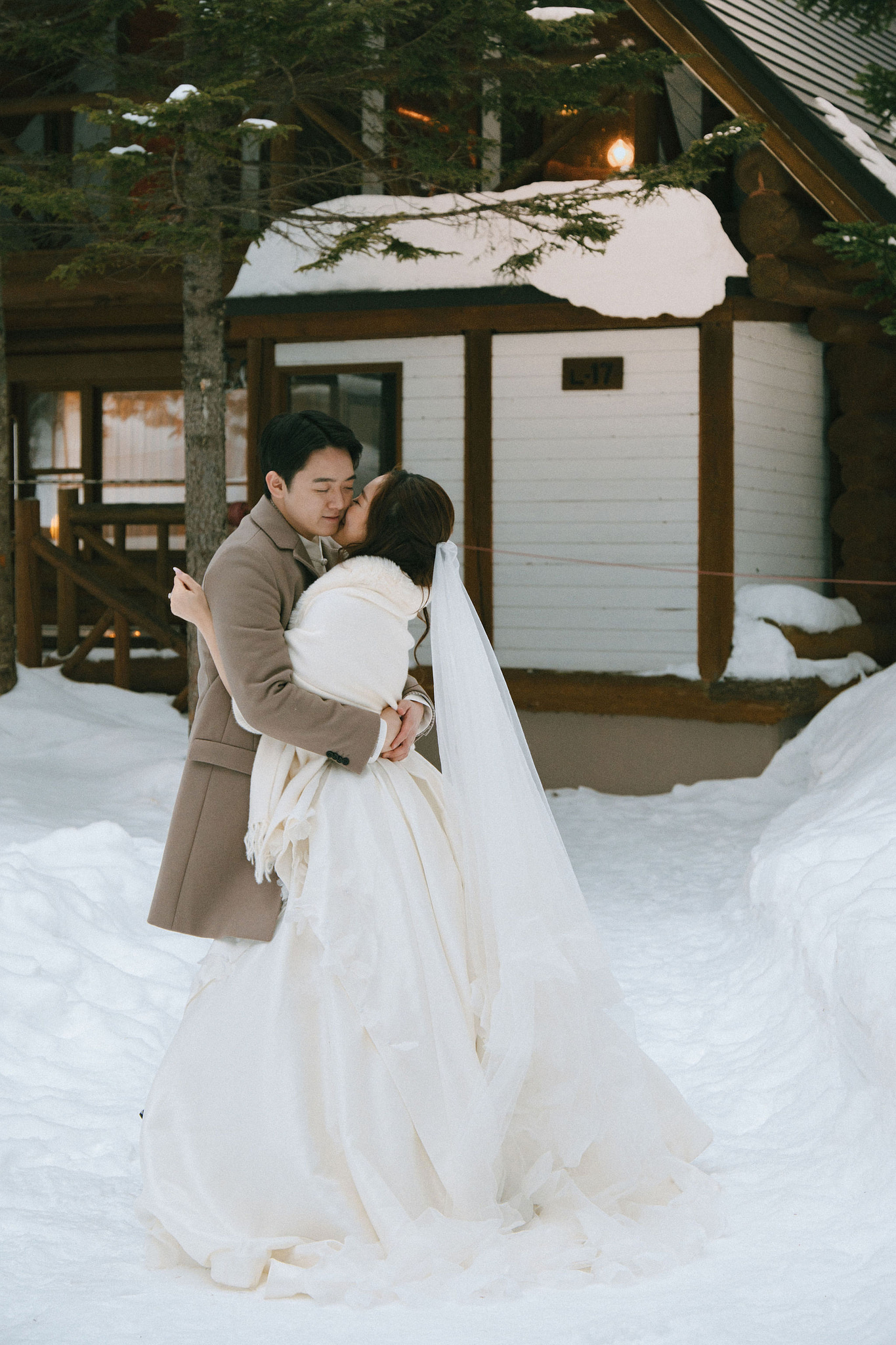 Hokkaido Pre-Wedding Photoshoot | Birch Forest, Rusutsu Resort & Hirafu Village at Rusutsu Resort pre-wedding photo
