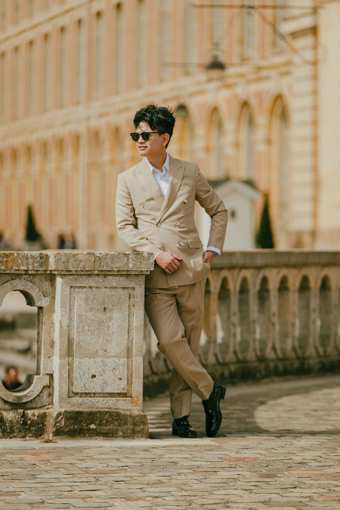 Paris Pre-Wedding Photoshoot | Bir-Hakeim Bridge, Paris Streets & Château de Fontainebleau at Château de Fontainebleau pre-wedding photo