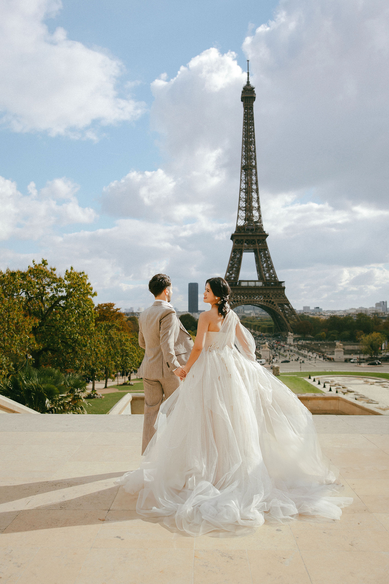 Paris Pre-Wedding Photoshoot | Place du Trocadéro, Avenue de Camoëns, Parisian Café, Tuileries Garden & Louvre at Place du Trocadéro pre-wedding photo