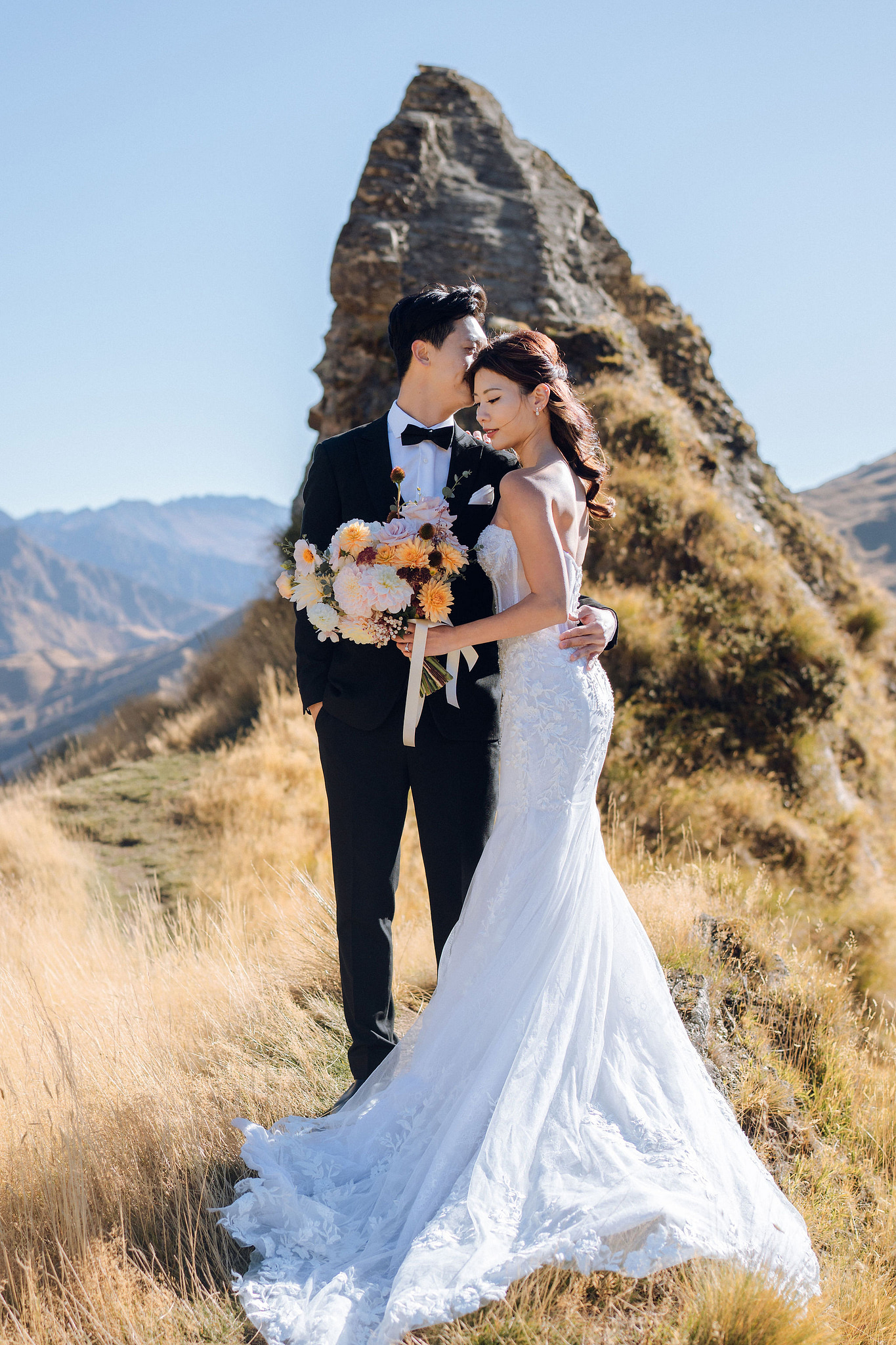 New Zealand Autumn Pre-Wedding Photoshoot Twin Peak Skippers Canyon Alpaca Farm Hilltop Cardrona Night Shoot Kombi Van at Skippers Canyon pre-wedding photo