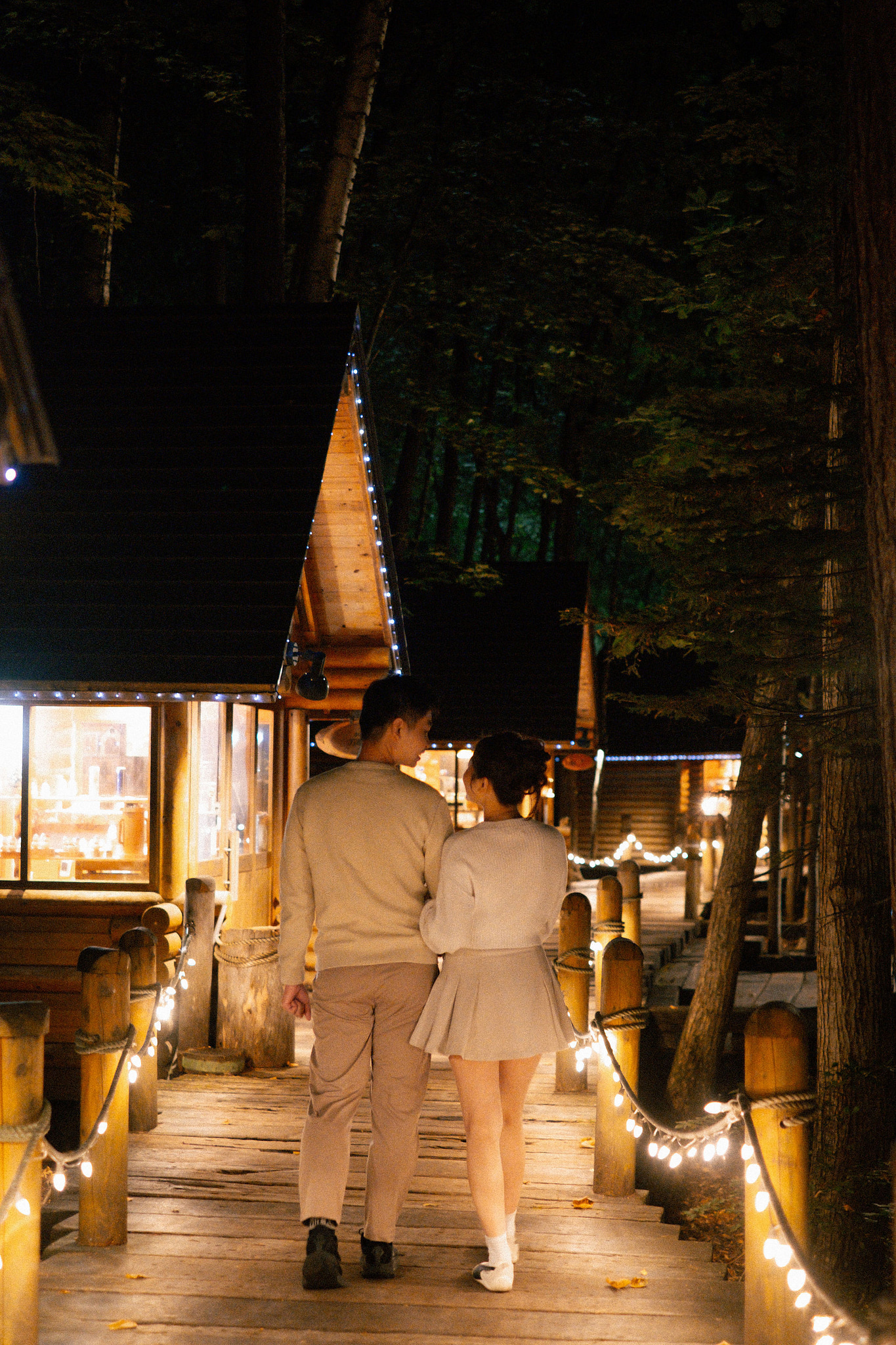Furano, Hokkaido Pre-Wedding Photoshoot | Farm Chiyoda, Shikisai-no-oka & Ningle Terrace at Ningle Terrace pre-wedding photo