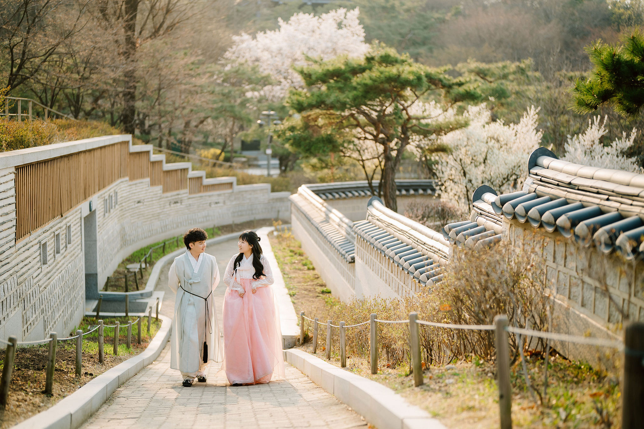 Seoul Pre-Wedding Photoshoot | Yongma Land, Seoul Forest & Namsangol Hanok Village at Namsangol Hanok Village pre-wedding photo