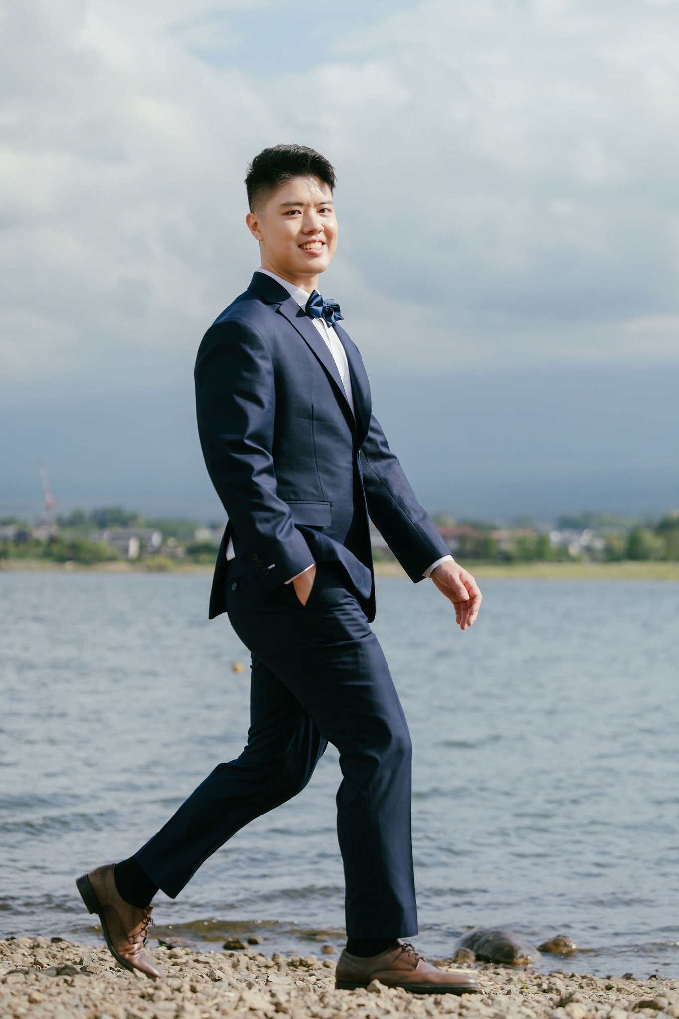 Mt. Fuji Pre-Wedding Photoshoot | Mt. Fuji Village, Oishi Park, Lake Kawaguchiko & Mt. Fuji Park at Lake Kawaguchiko pre-wedding photo