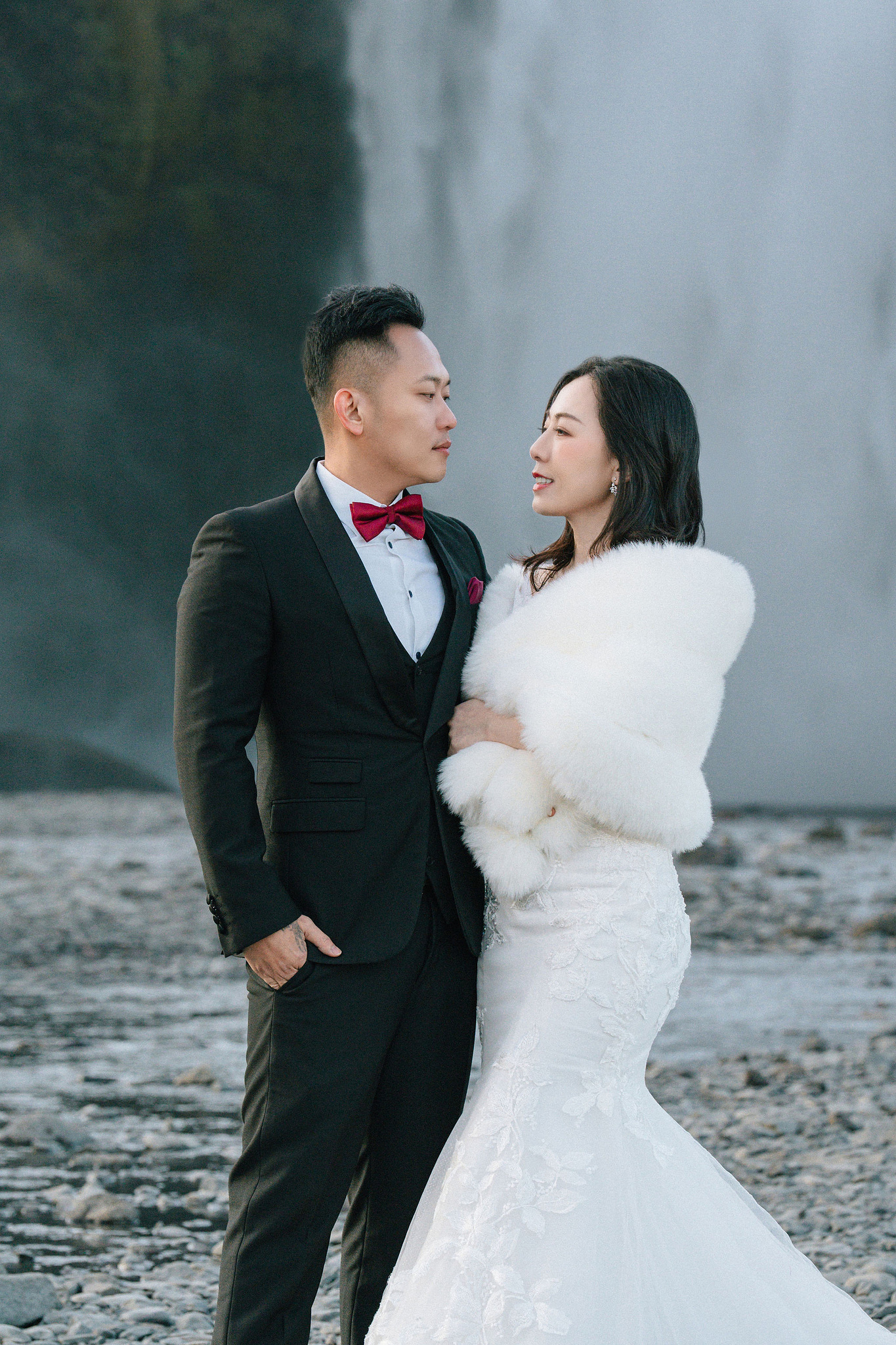 Iceland Pre-Wedding Photoshoot | Hallgrimskirkja, Skogafoss, DC Plane Wreck & Black Sand Beach at Skogafoss pre-wedding photo