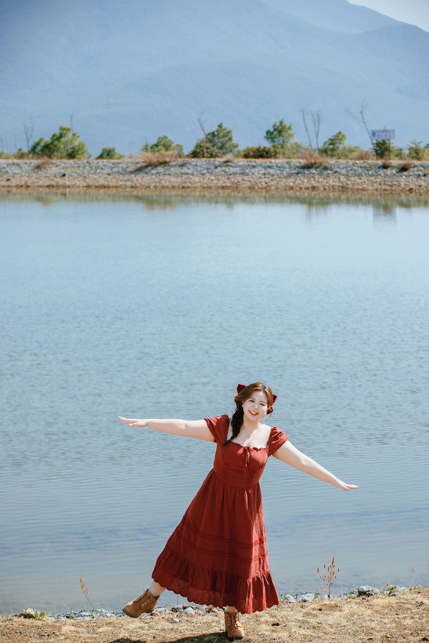 Lijiang Pre-Wedding Photoshoot | Spruce Meadow, Blue Moon Valley & Alpine Lake at Natural Lake pre-wedding photo
