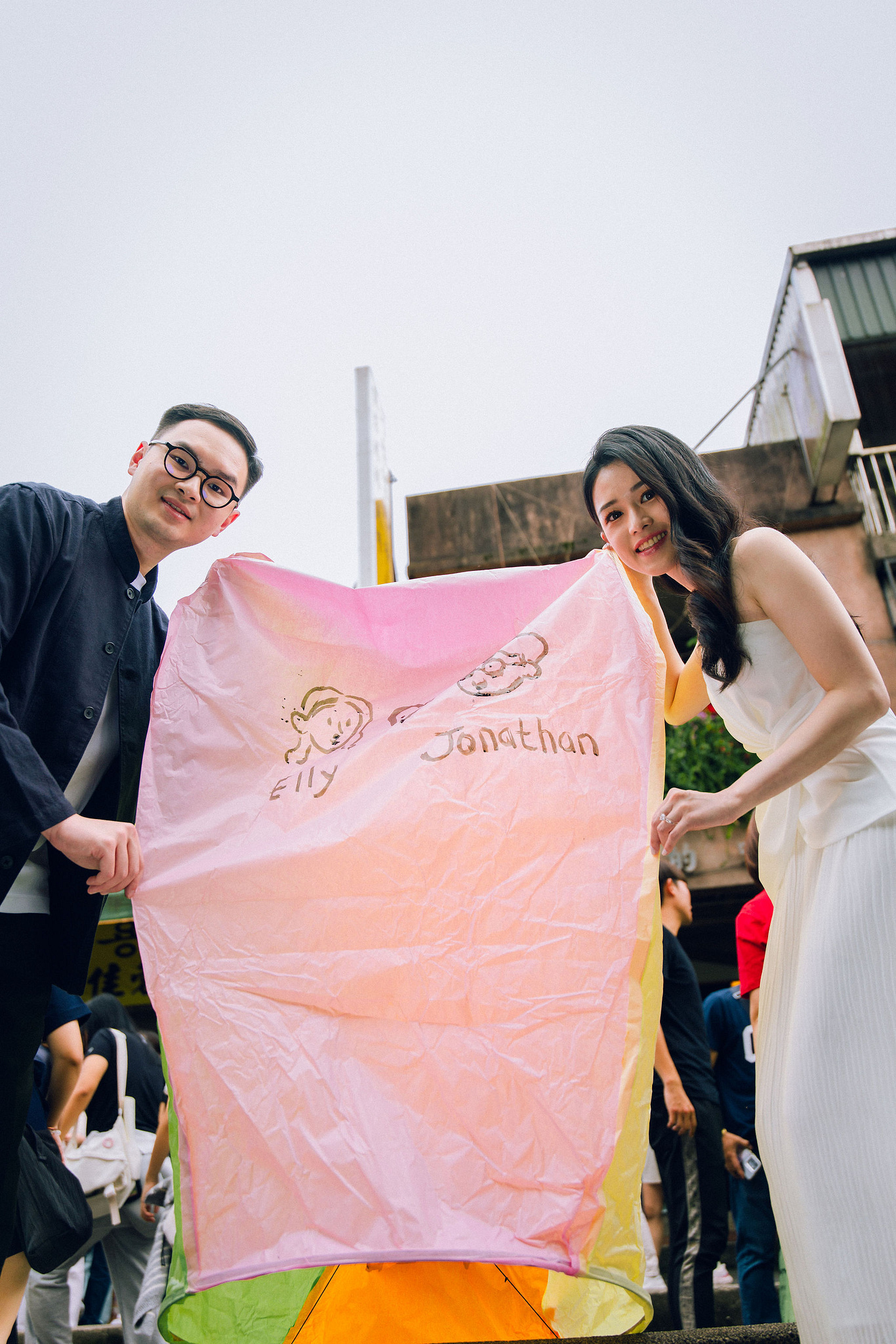 Taiwan Pre-Wedding Photoshoot | Dadaocheng, Shifen & Jiufen at Shifen pre-wedding photo