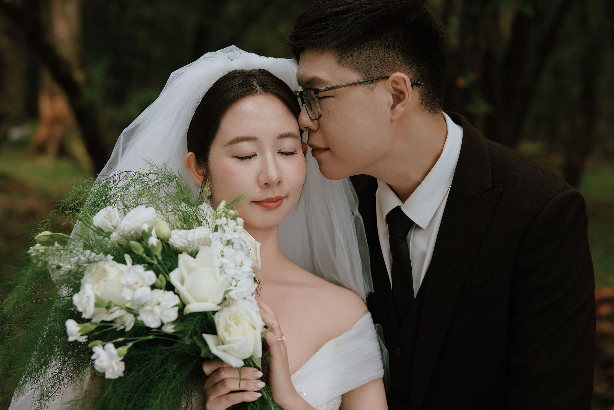 Lijiang, Yunnan Pre-Wedding Photoshoot | Spruce Meadow, Blue Moon Valley, Yulong Snow Mountain & Shuhe Ancient Town at Spruce Meadow pre-wedding photo