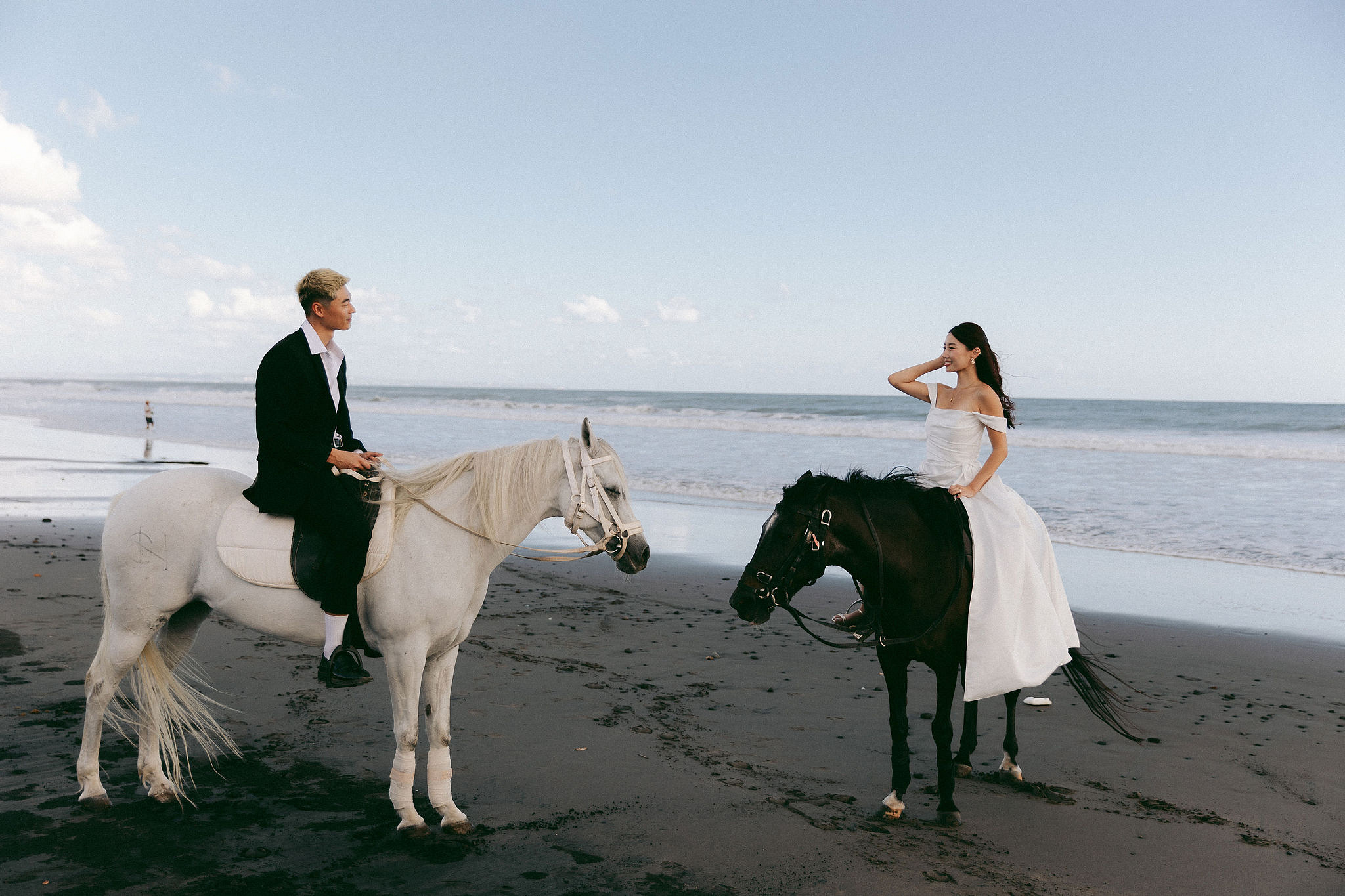 Bali Pre-Wedding Photoshoot | Mt. Batur Pinggan Village, Gelato Diner & Black Sand Beach at Beach   pre-wedding photo