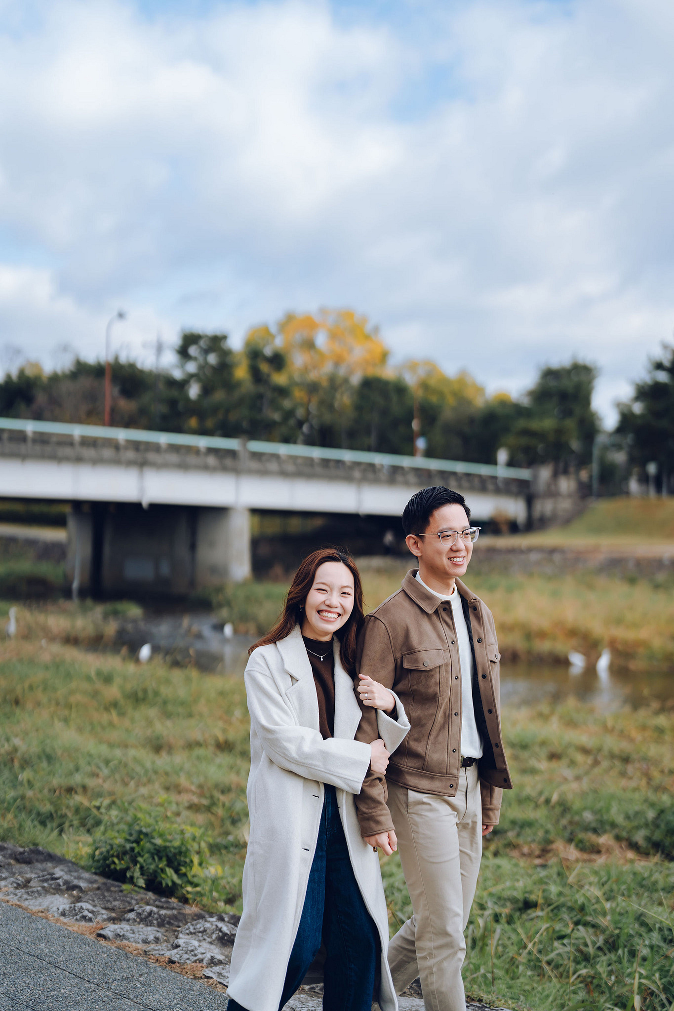 Kyoto Pre-Wedding Photoshoot | Kamo River, Nara Deer Park & Mt. Wakakusa at Kamo River pre-wedding photo