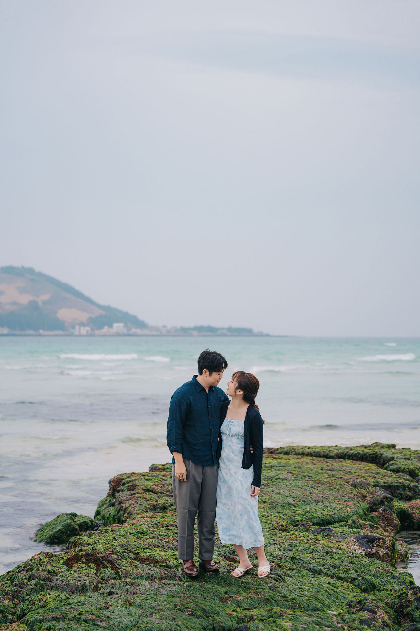 Jeju Pre-Wedding Photoshoot | Wangimae Forest, Yerae Ecological Park & Geumneung Beach at Geumneung Beach pre-wedding photo