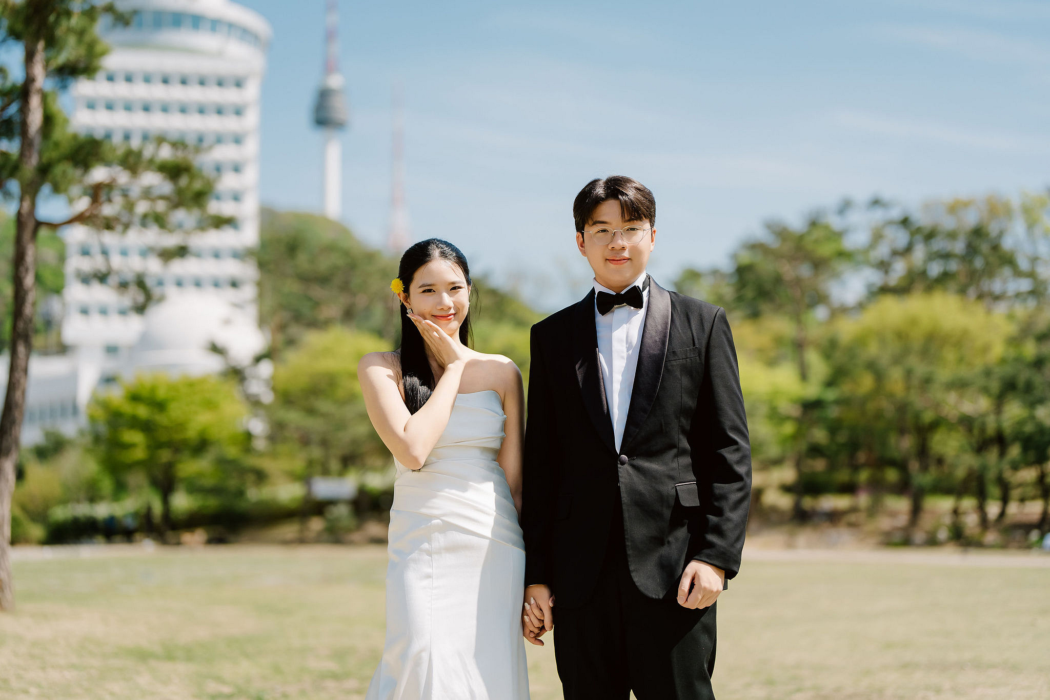 Seoul Pre-Wedding Photoshoot | Namsan, City Streets & Hangang Park at Namsan pre-wedding photo
