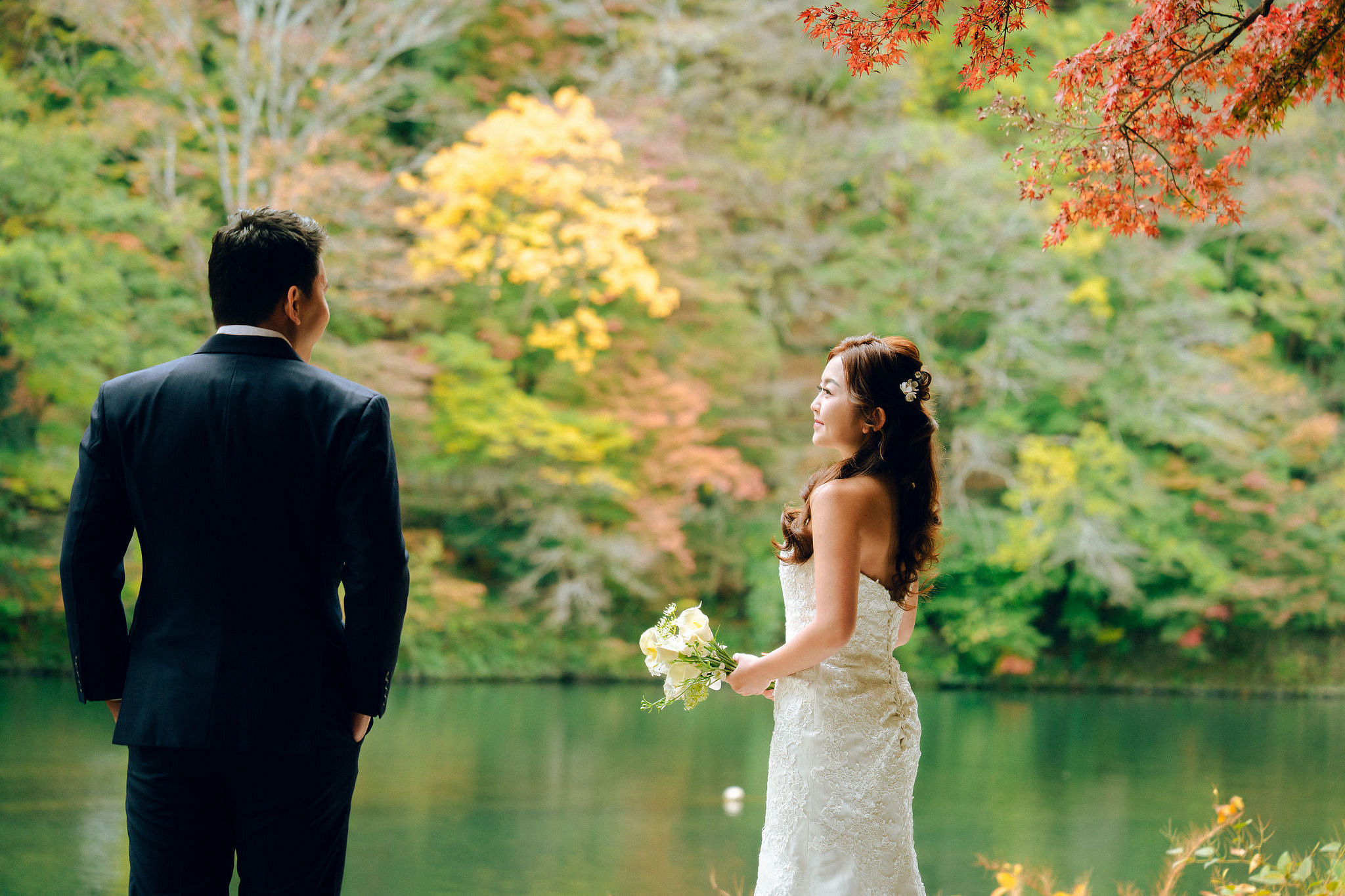 Kyoto Pre-Wedding Photoshoot | Arashiyama River, Arashiyama Temple & Mt. Wakakusa at Arashiyama River pre-wedding photo