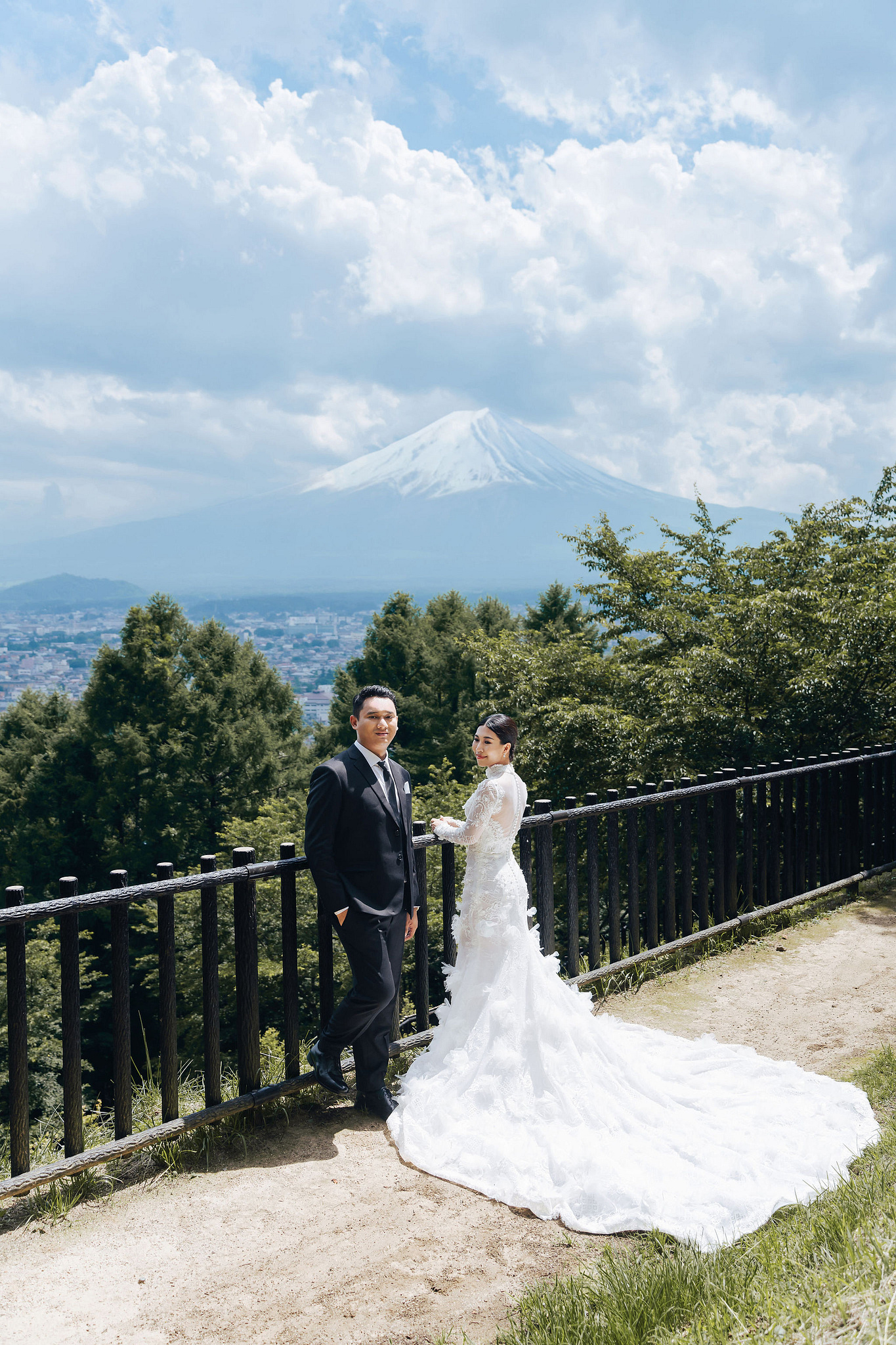 Mt. Fuji & Tokyo Pre-Wedding Photoshoot | Chureito Pagoda, Lake Kawaguchiko & Shinjuku at Chureito Pagoda pre-wedding photo