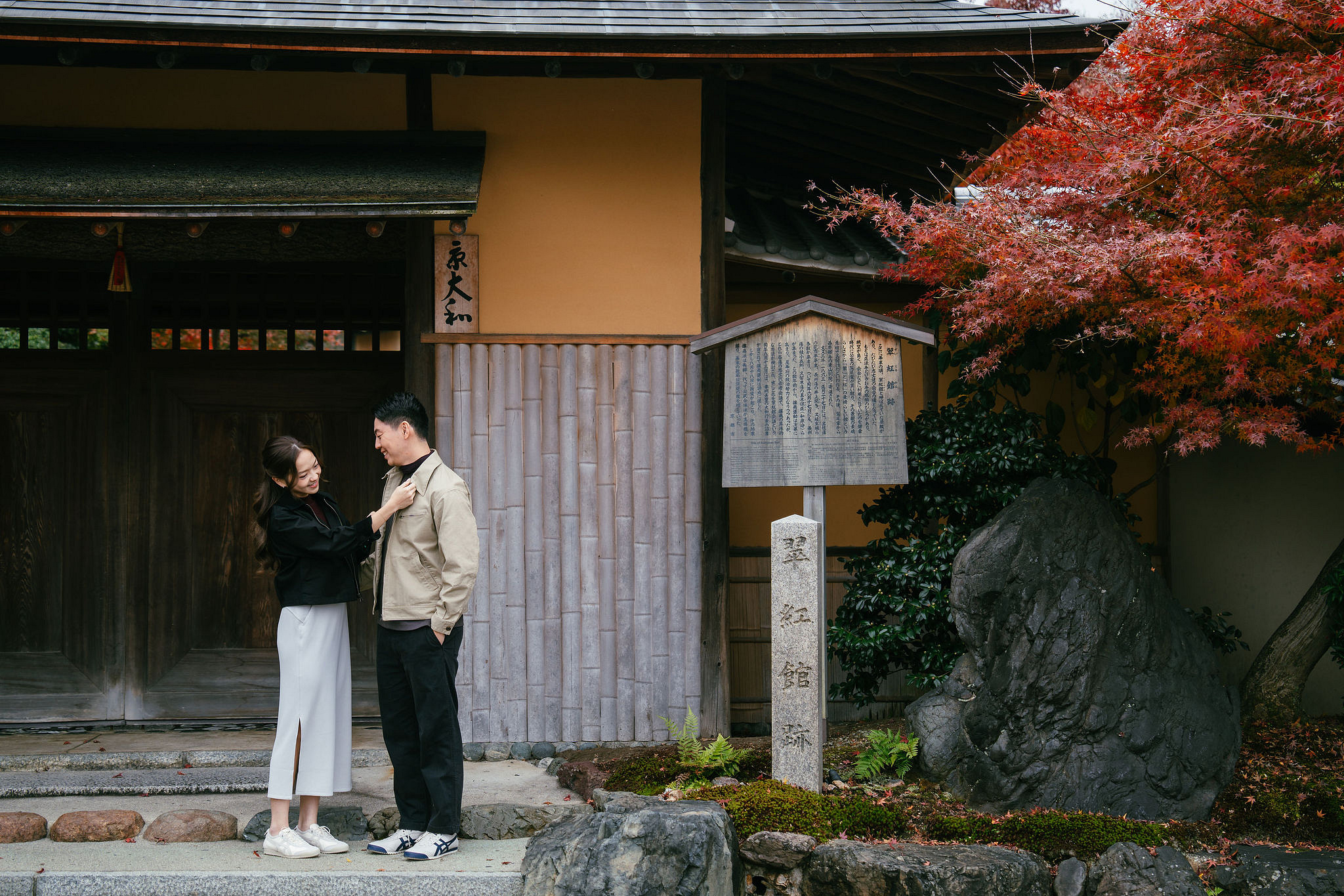 Kyoto Pre-Wedding Photoshoot | Ninenzaka, Nara Deer Park & Mt. Wakakusa at Ninenzaka pre-wedding photo