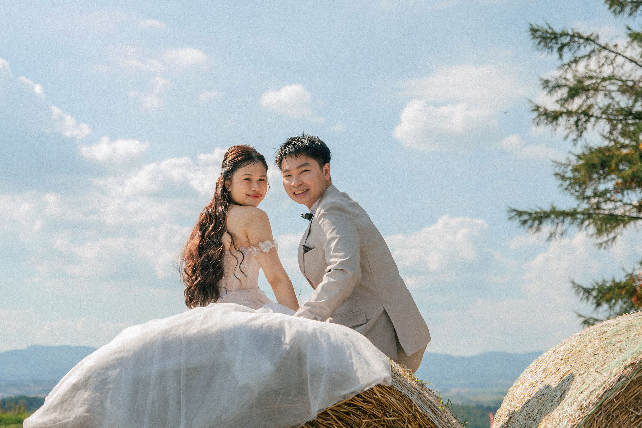 Furano, Hokkaido Pre-Wedding Photoshoot | Farm Chiyoda, Shikisai-no-oka & Ningle Terrace at Farm Chiyoda pre-wedding photo