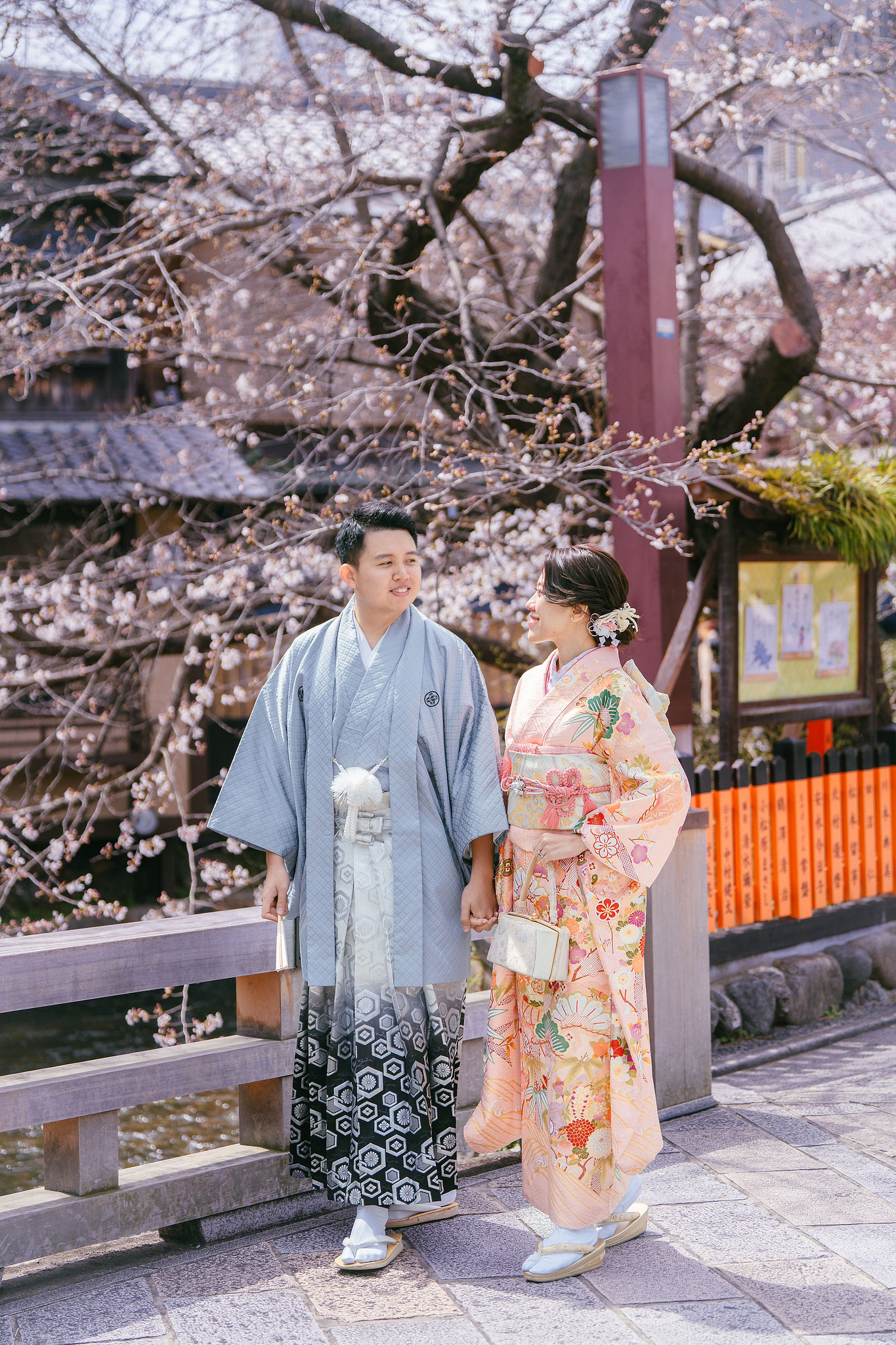 Kyoto Pre-Wedding Photoshoot | Nara Park, Gion & Mount Wakakusa at Gion pre-wedding photo