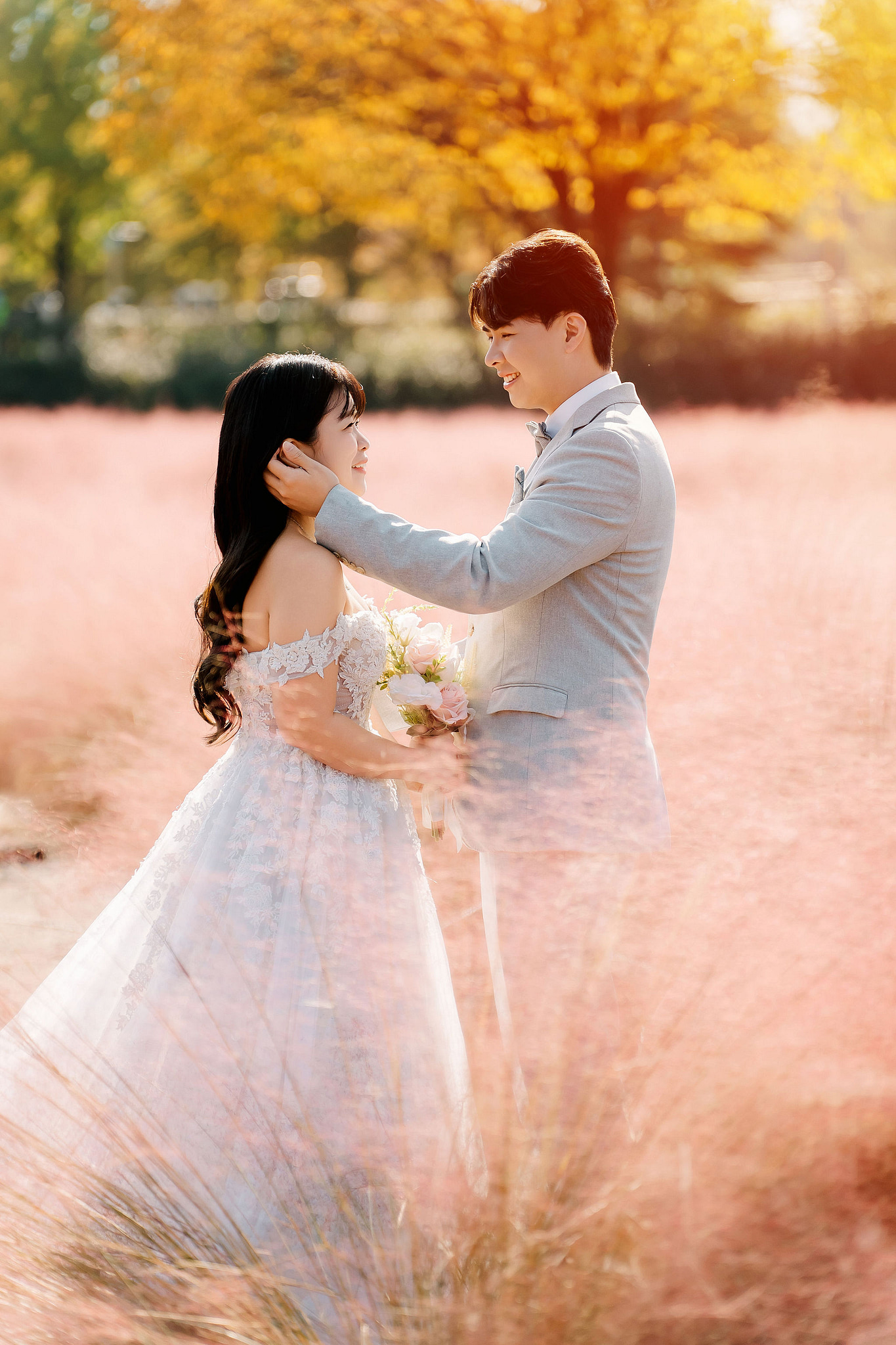 Seoul Pre-Wedding Photoshoot | Muhly Park, Seoul Forest & Cafe Street` at Muhly Park pre-wedding photo
