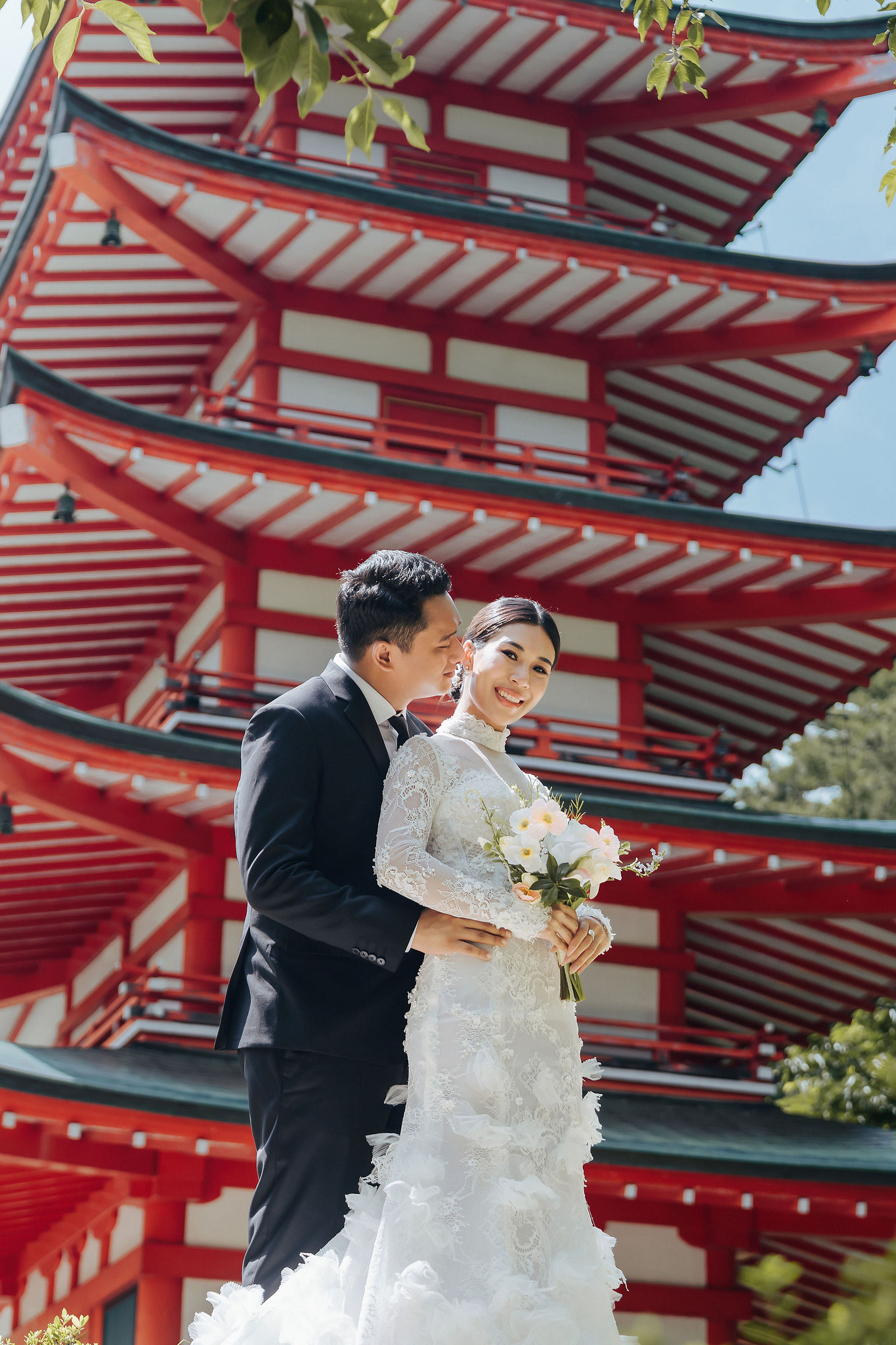 Mt. Fuji & Tokyo Pre-Wedding Photoshoot | Chureito Pagoda, Lake Kawaguchiko & Shinjuku at Chureito Pagoda pre-wedding photo