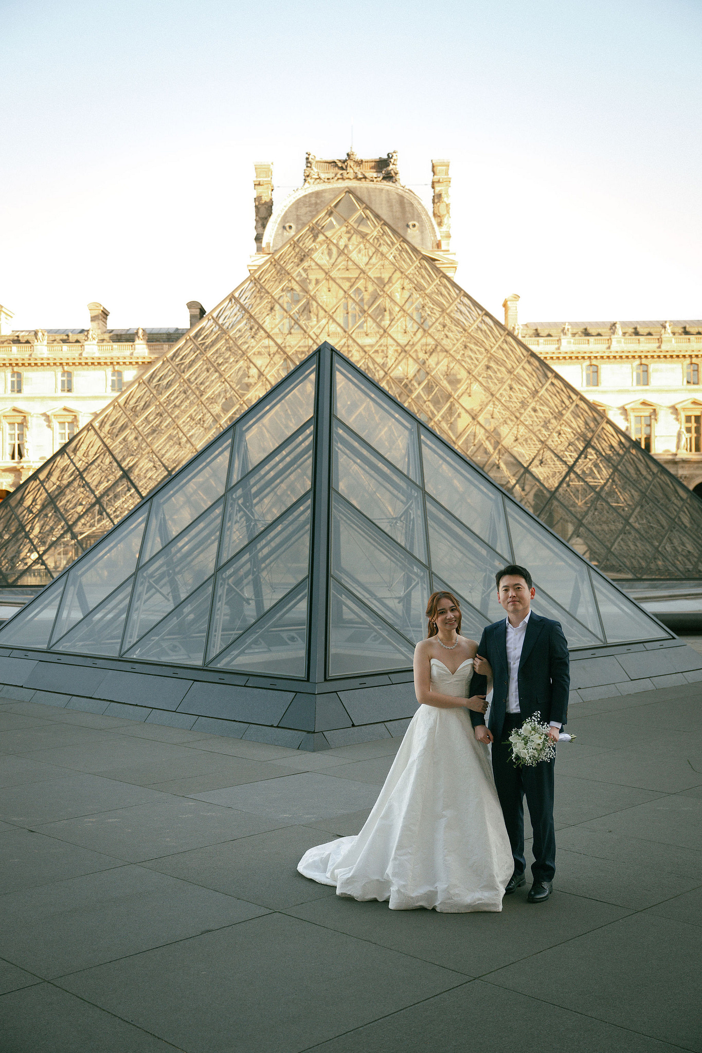 Paris Sunrise Pre-Wedding Photoshoot | Place du Trocadéro, Louvre, Parisian Café & Bir-Hakeim Bridge 巴黎日出婚紗攝影｜特羅卡德羅廣場、羅浮宮、巴黎咖啡館與比爾阿克姆橋 at Louvre pre-wedding photo