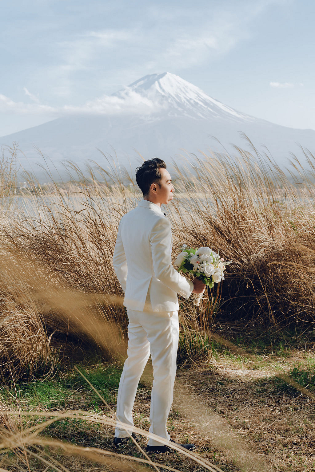 Tokyo & Mt Fuji Pre-Wedding Photoshoot | Mt Fuji Shrine, Chureito Pagoda & Lake Kawaguchiko at Lake Kawaguchiko pre-wedding photo