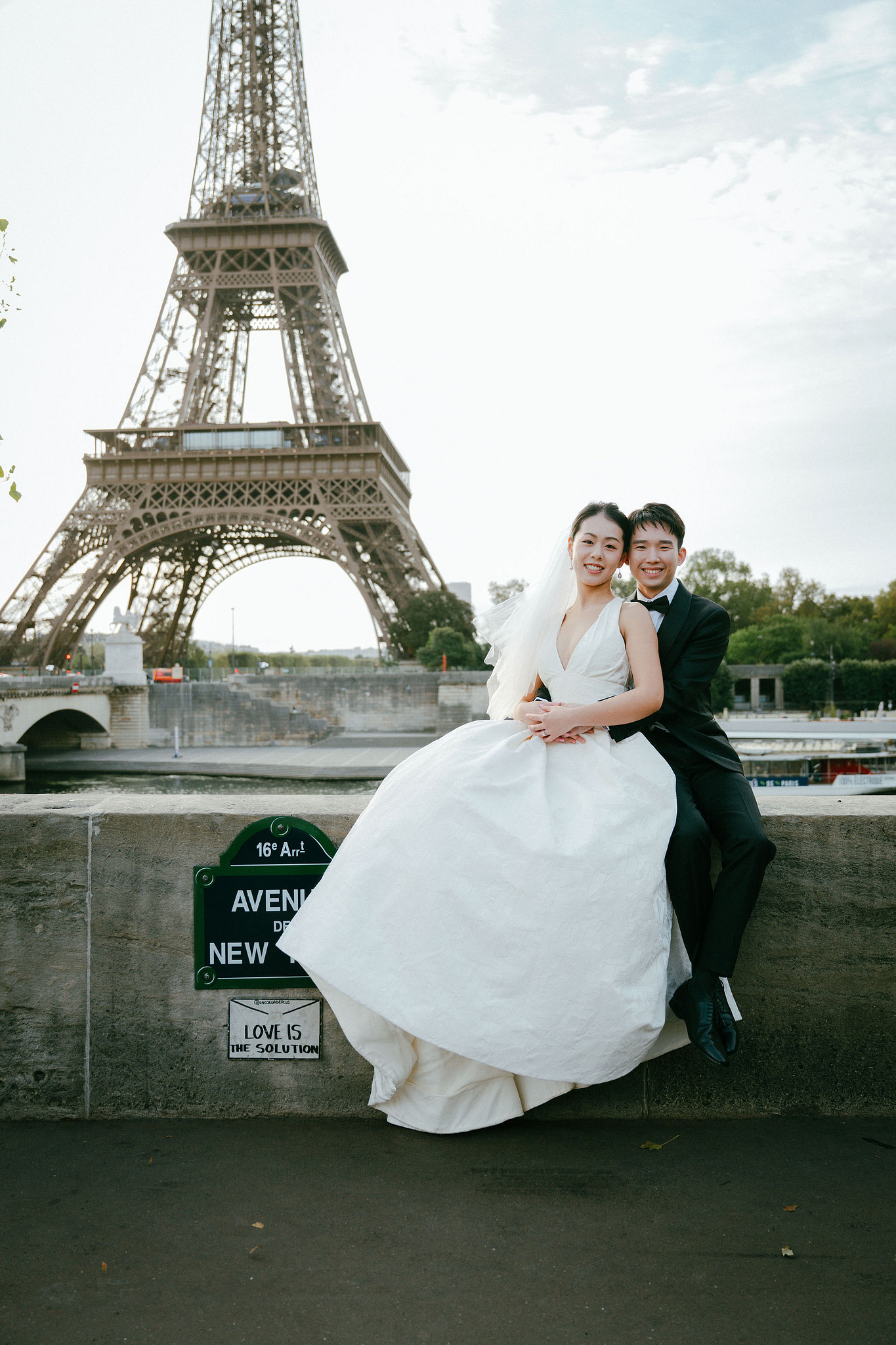 Paris Autumn Pre-Wedding Photoshoot | Place du Trocadéro, Port de Billy, Avenue de Camoëns, Louvre & Luxembourg Gardens at Place du Trocadéro & Avenue de New York pre-wedding photo