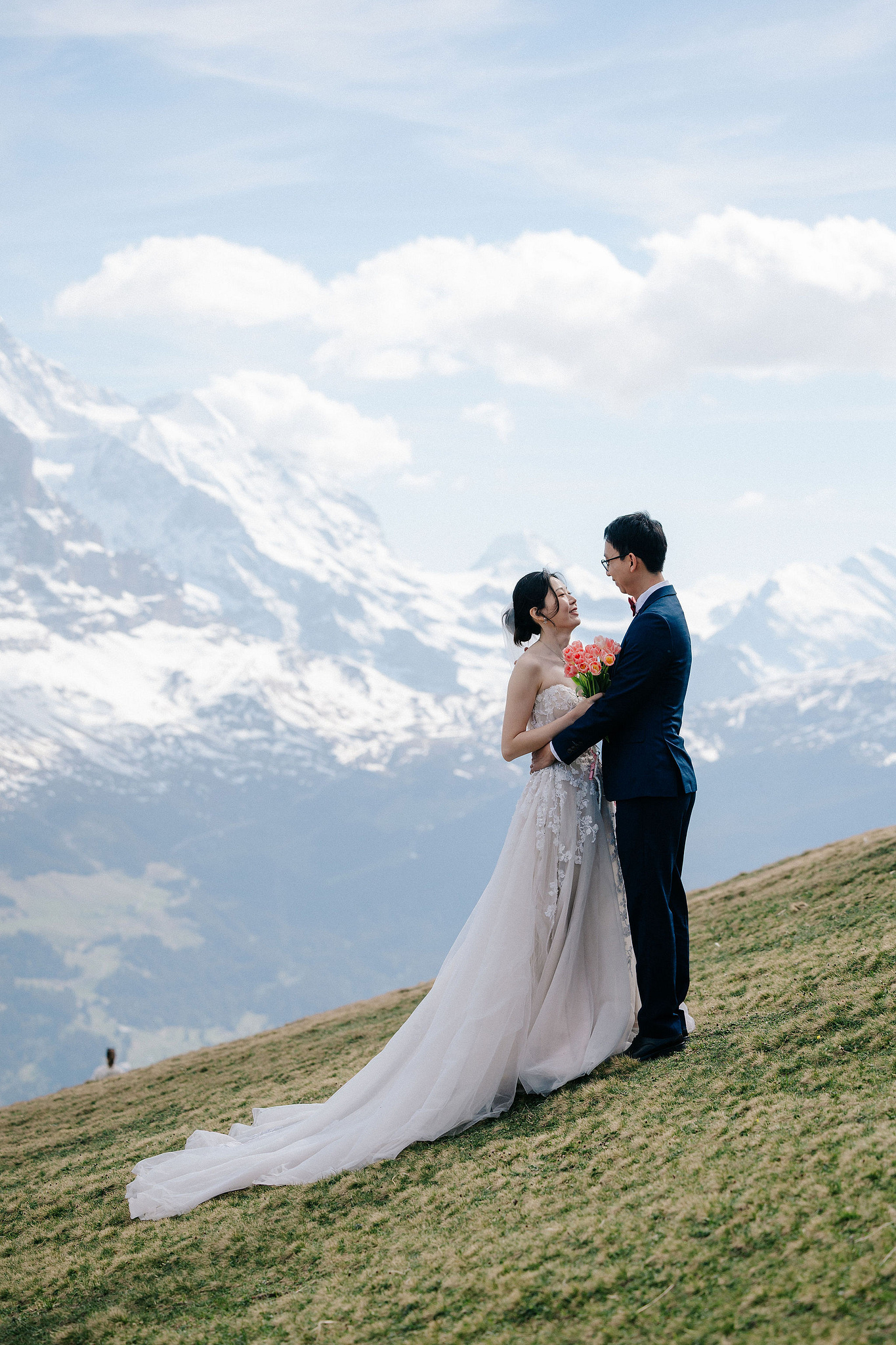 Switzerland Pre-Wedding Photoshoot | Grindelwald First & Grindelwald Village & Lake Brienz at Grindelwald First pre-wedding photo
