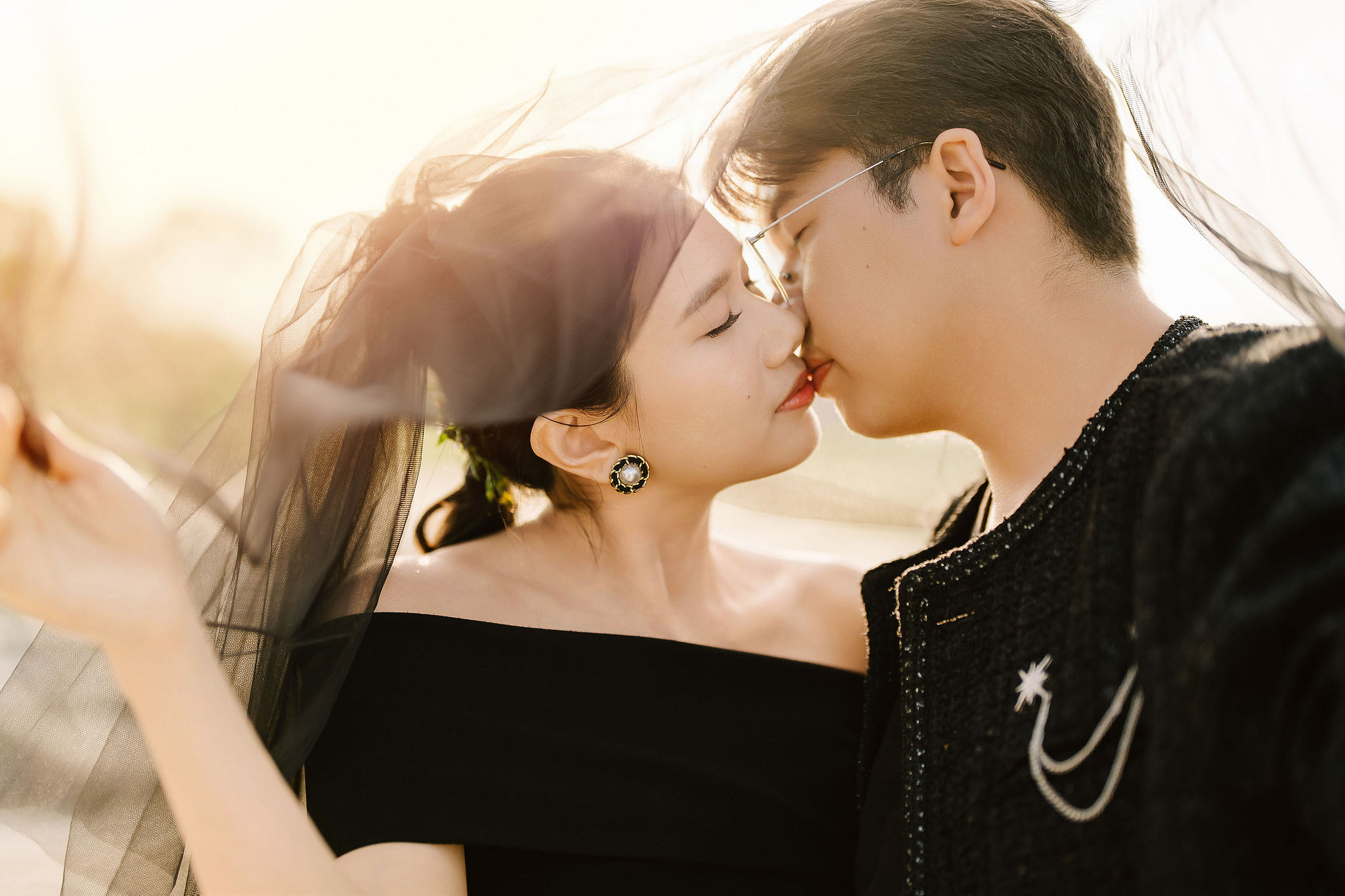 Seoul Pre-Wedding Photoshoot | Namsan, City Streets & Hangang Park at Hangang Park pre-wedding photo