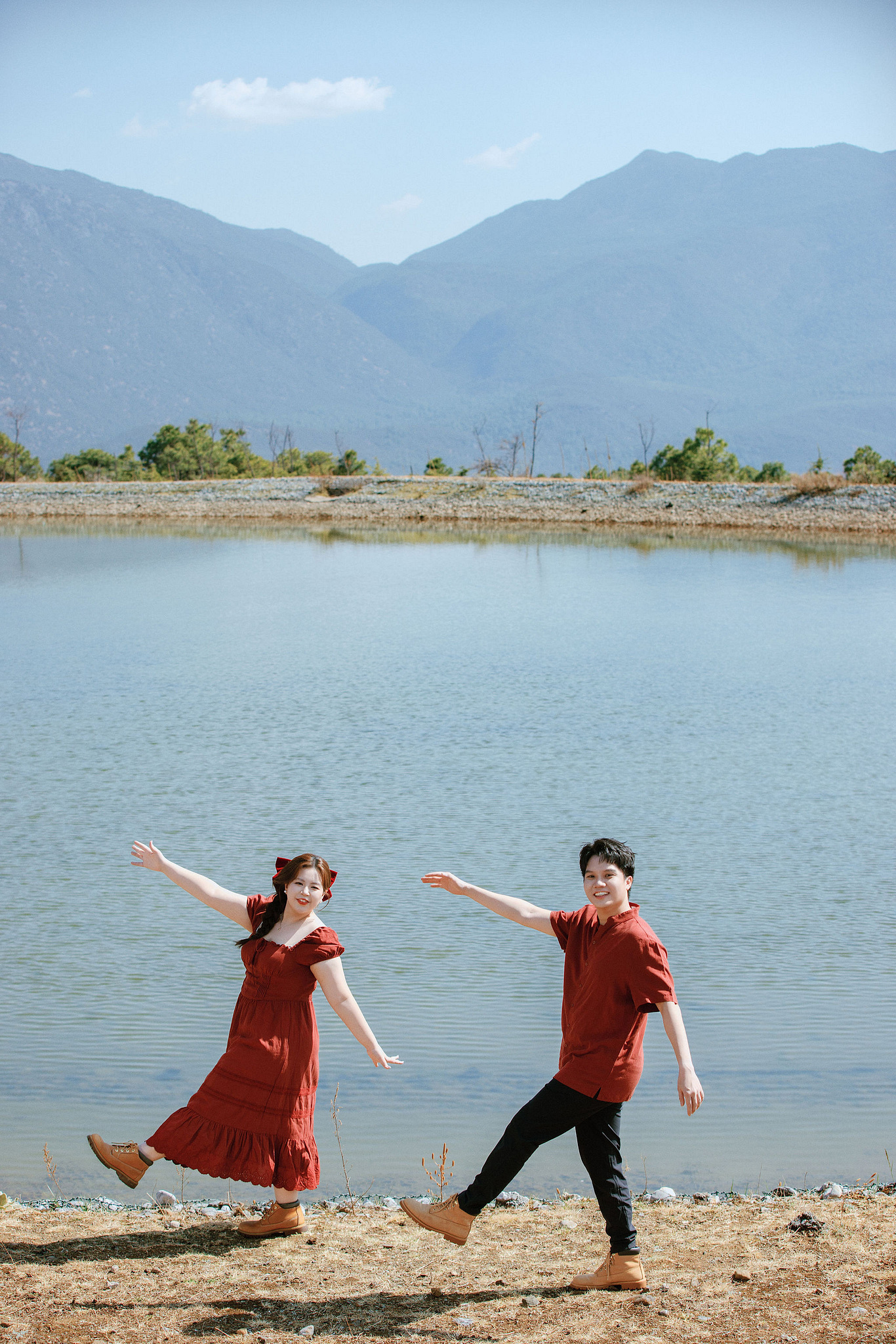 Lijiang Pre-Wedding Photoshoot | Spruce Meadow, Blue Moon Valley & Alpine Lake at Natural Lake pre-wedding photo
