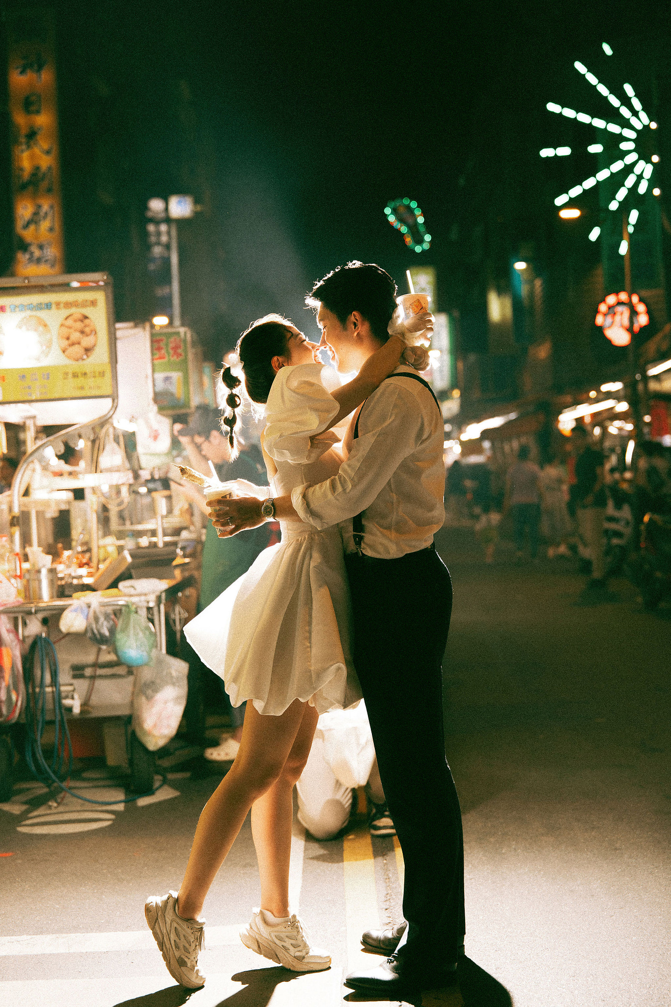 Taiwan Pre-Wedding Photoshoot Traditional Garden Qi Pao Experience Yangmingshan Vintage Night Market Shoot at Night Market pre-wedding photo