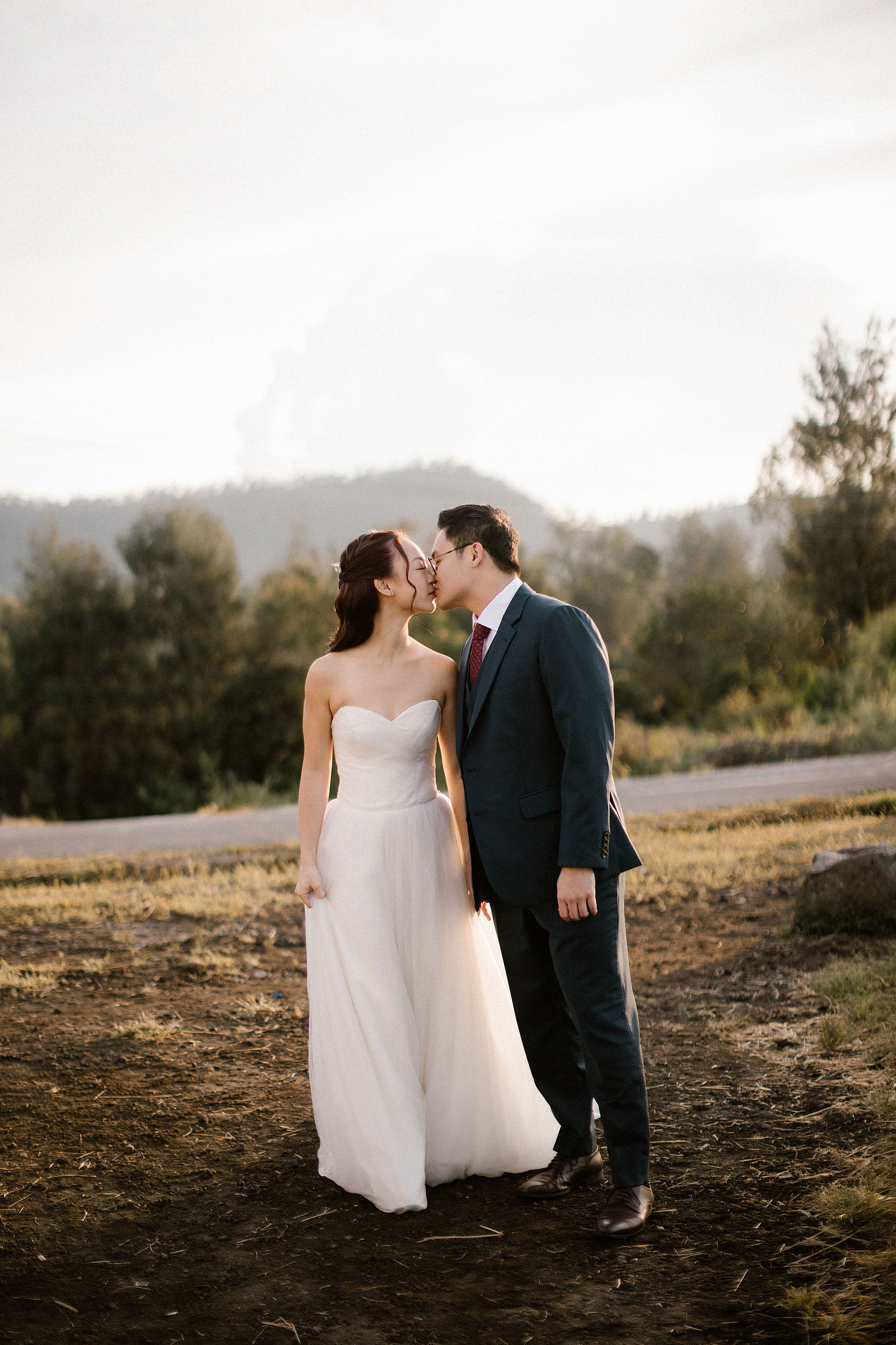 Bali Pre-Wedding Photoshoot | Pinggan Village, Lava Fields, Twin Cliff Valley & Beach at Pinggan Village   pre-wedding photo