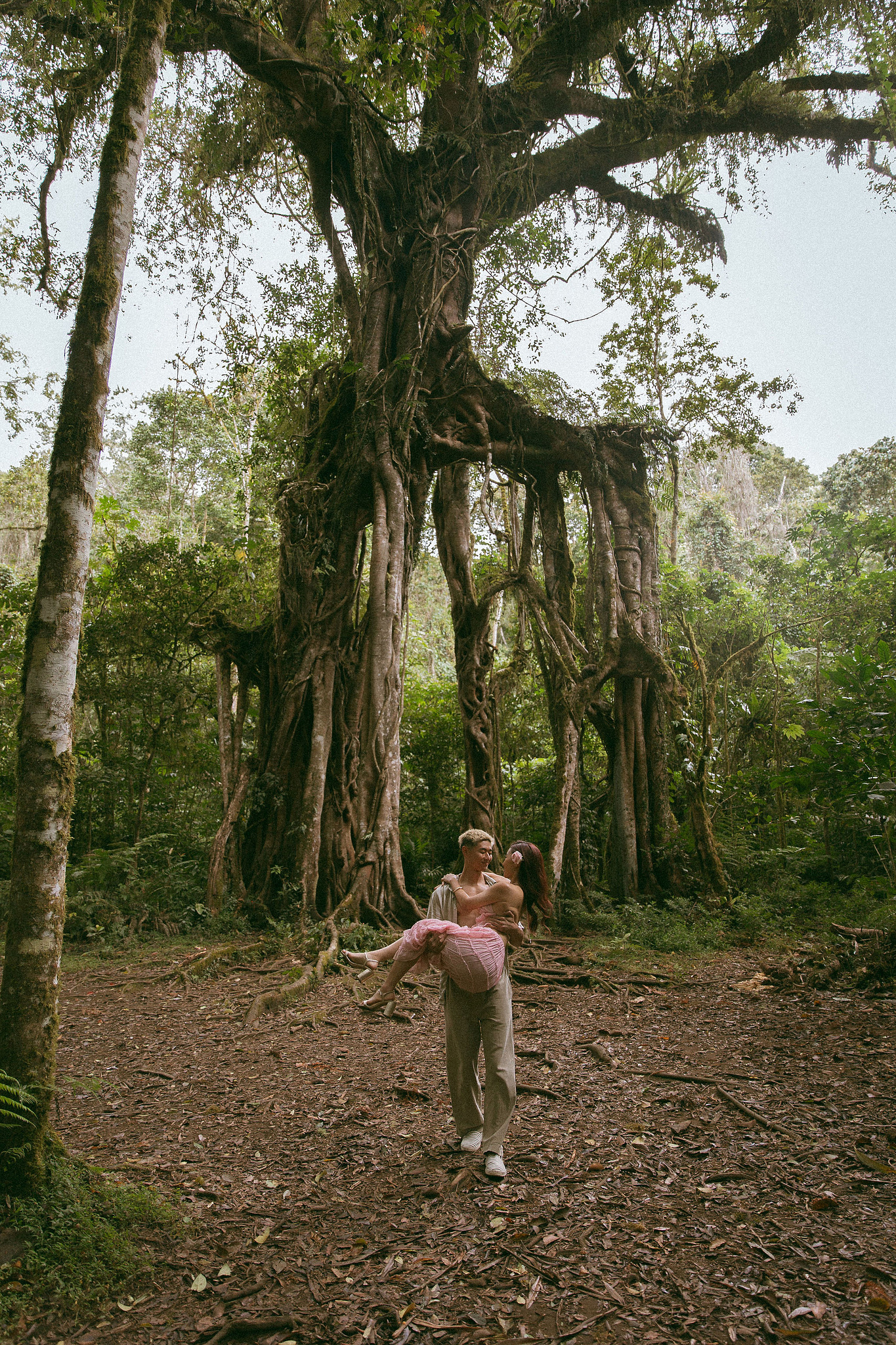 Bali Pre-Wedding Photoshoot | Lake Tamblingan, Kebun Raya Botanic Gardens & Blangsinga Waterfall at Botanic Gardens pre-wedding photo