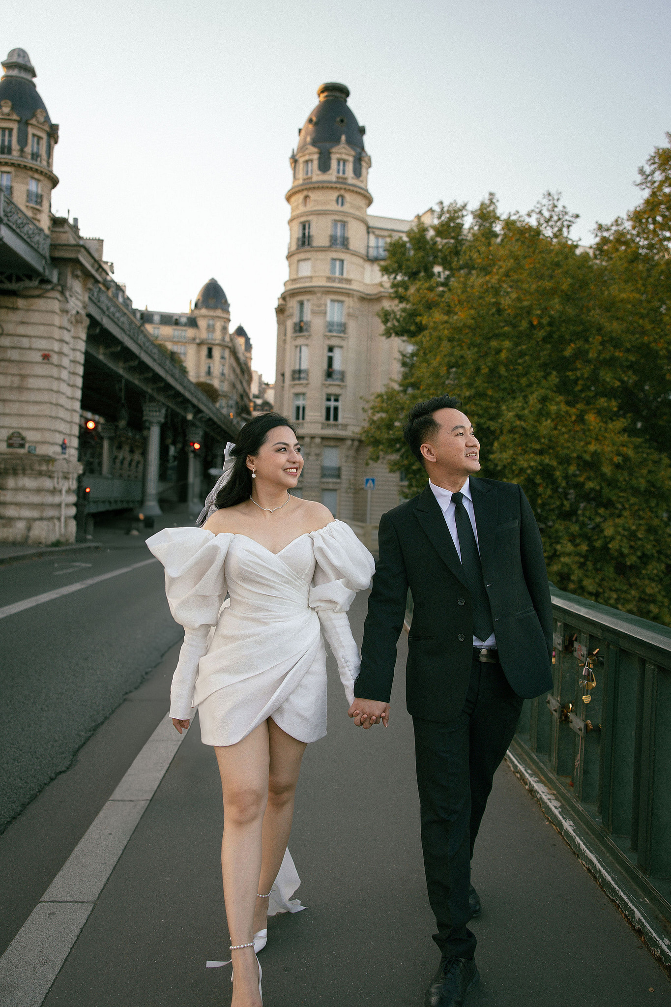 Paris Autumn Pre-Wedding Photoshoot | Avenue de Camoëns, Tuileries Garden, Louvre, Pont Alexandre III & Bir-Hakeim Bridge at Bir-Hakeim Bridge pre-wedding photo