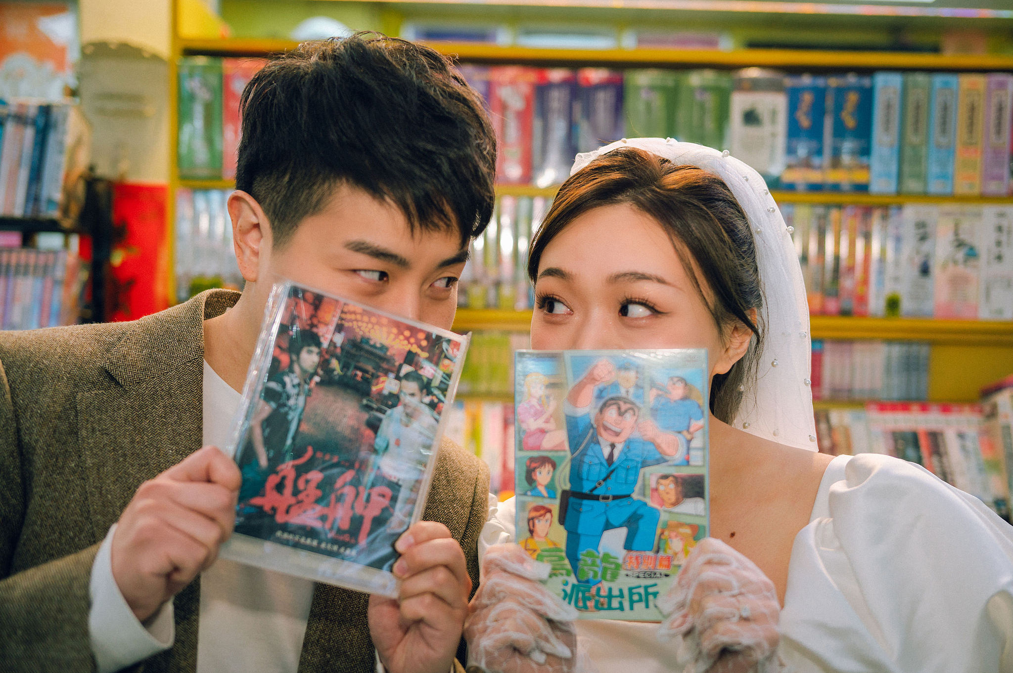 Taiwan Pre-Wedding Photoshoot | Dadaocheng, Nanjing Road & Huaxi Street at Huaxi Street pre-wedding photo