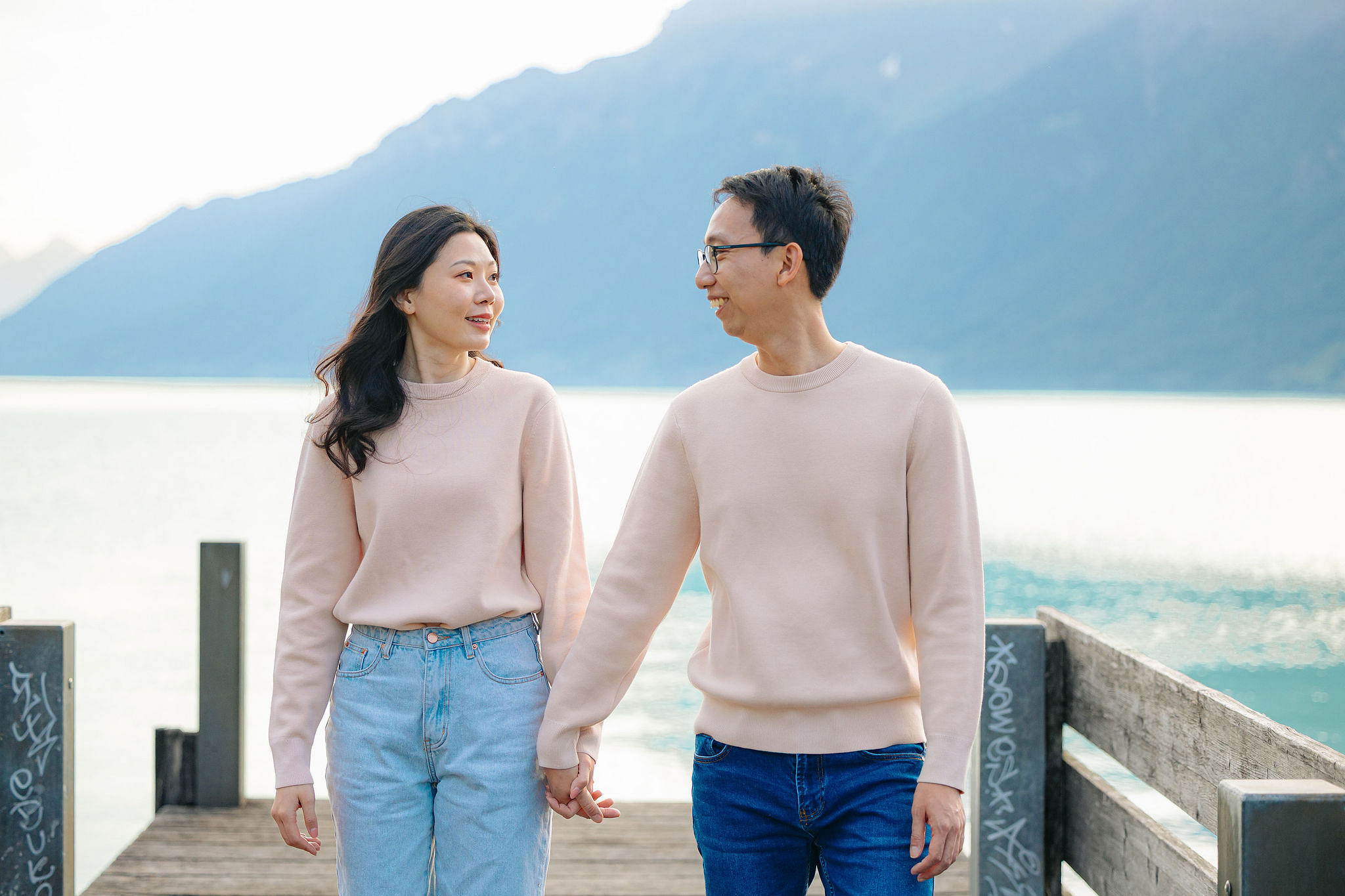 Switzerland Pre-Wedding Photoshoot | Grindelwald First & Grindelwald Village & Lake Brienz at Lake Brienz pre-wedding photo