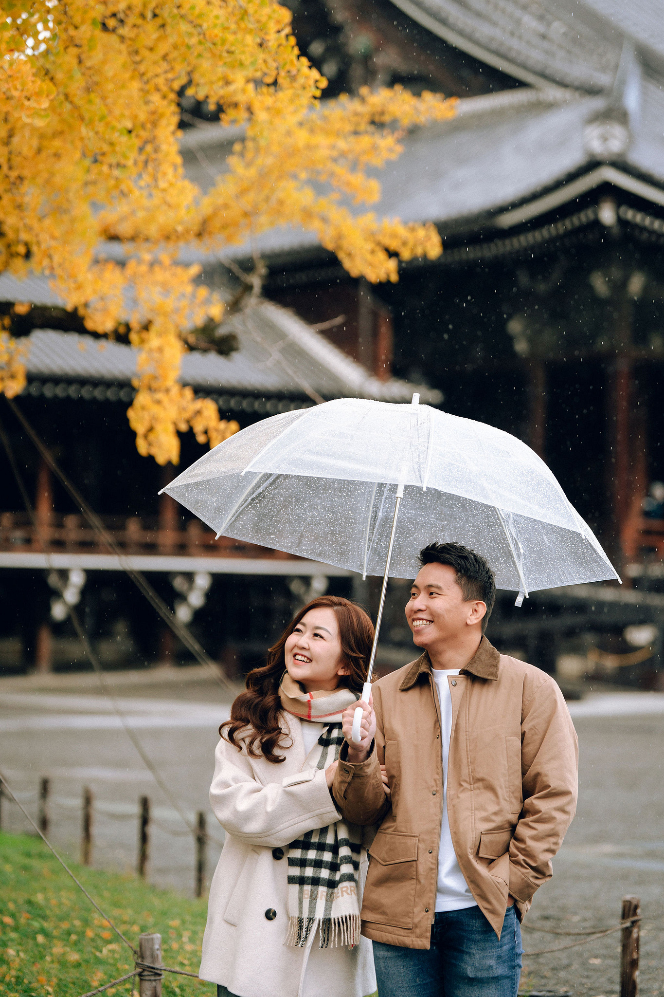 Kyoto Pre-Wedding Photoshoot | Arashiyama River, Arashiyama Temple & Mt. Wakakusa at Arashiyama Temple pre-wedding photo
