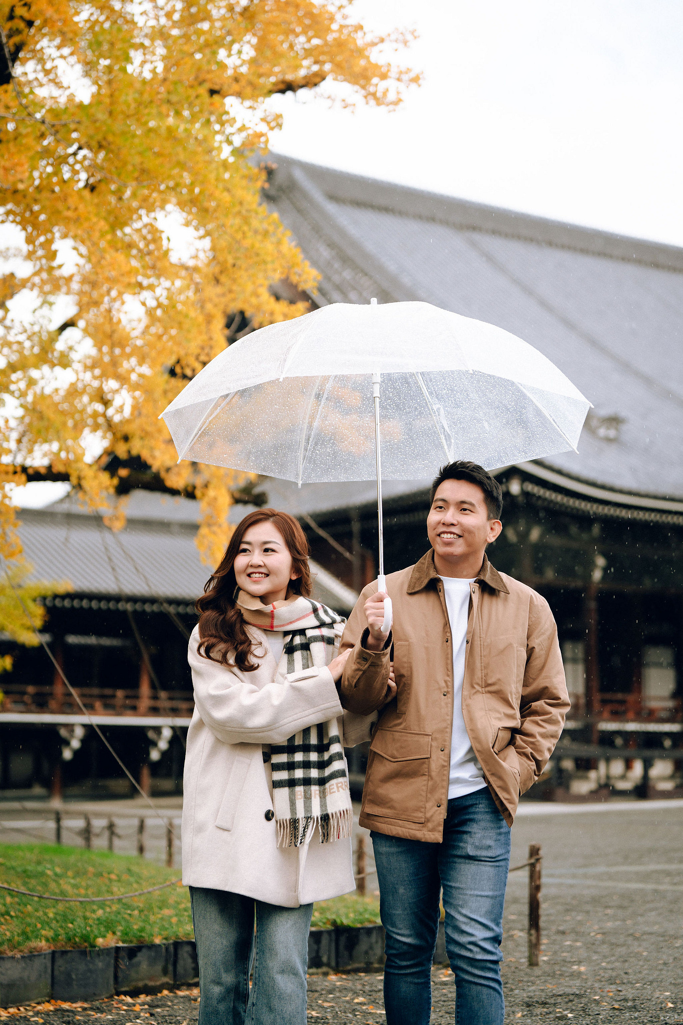 Kyoto Pre-Wedding Photoshoot | Arashiyama River, Arashiyama Temple & Mt. Wakakusa at Arashiyama Temple pre-wedding photo